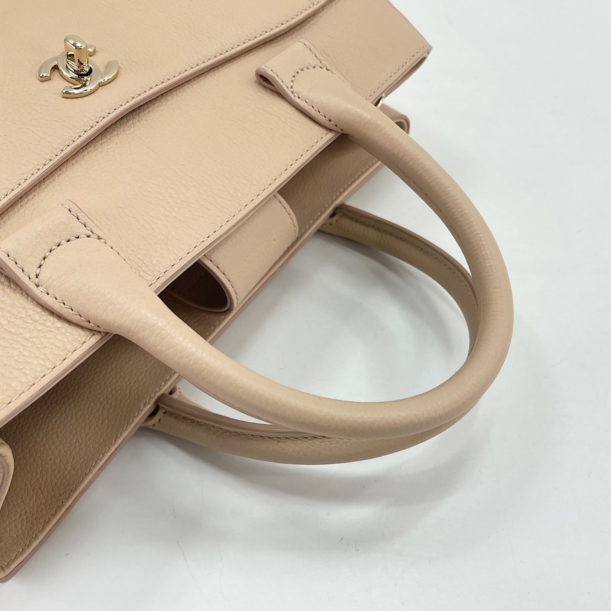Chanel Pink Handbag (Pre-Owned)