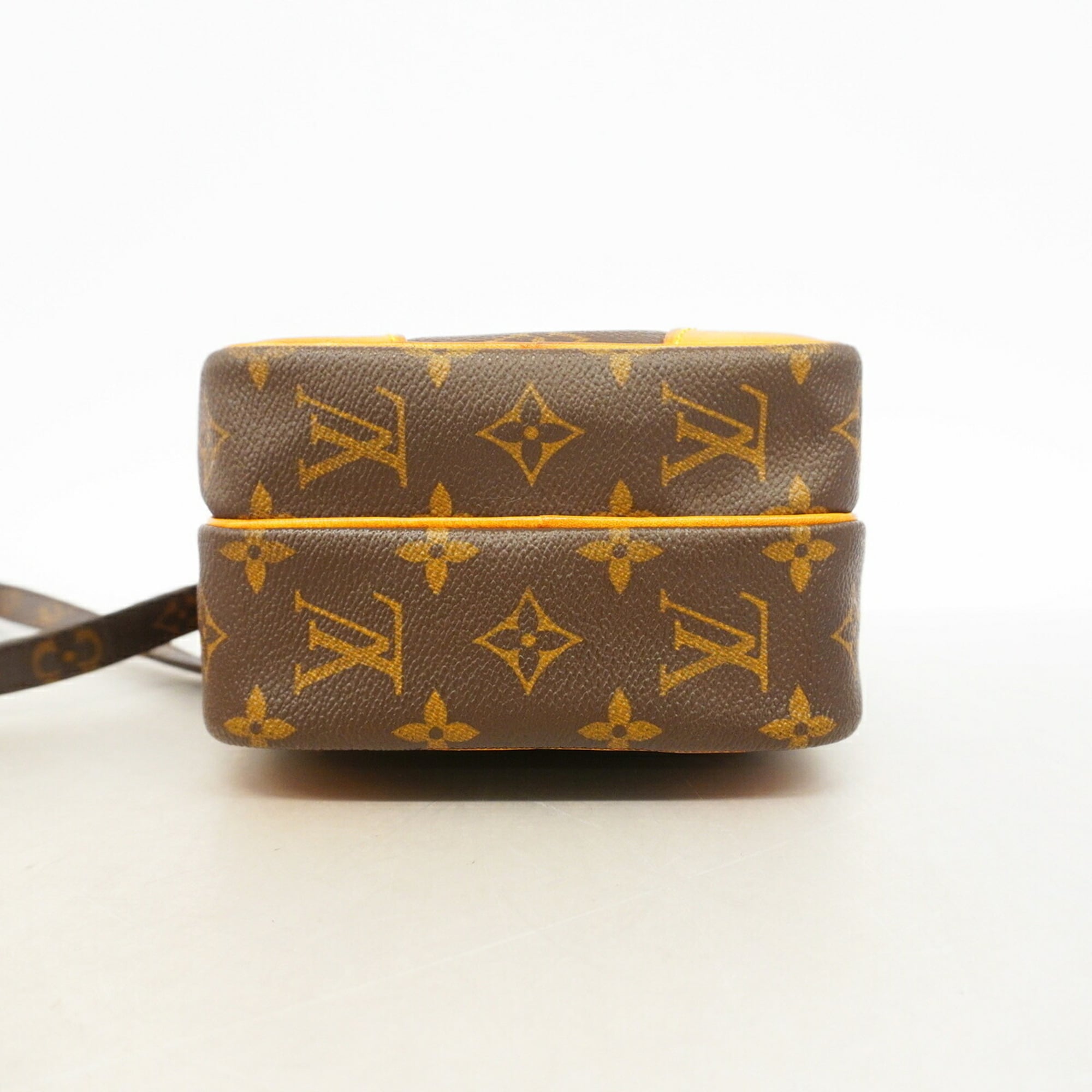 Louis Vuitton Brown Shoulder Bag (Pre-Owned)