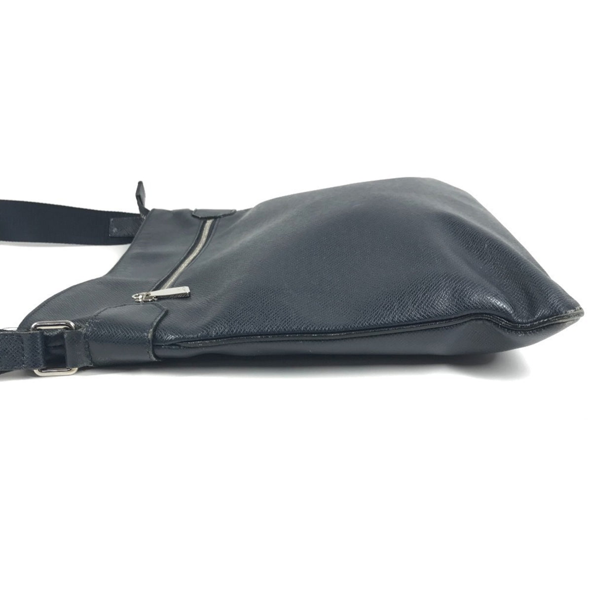 Louis Vuitton Boreal Navy Taiga Leather Leather Pochette Shoulder Bag (Pre-Owned)