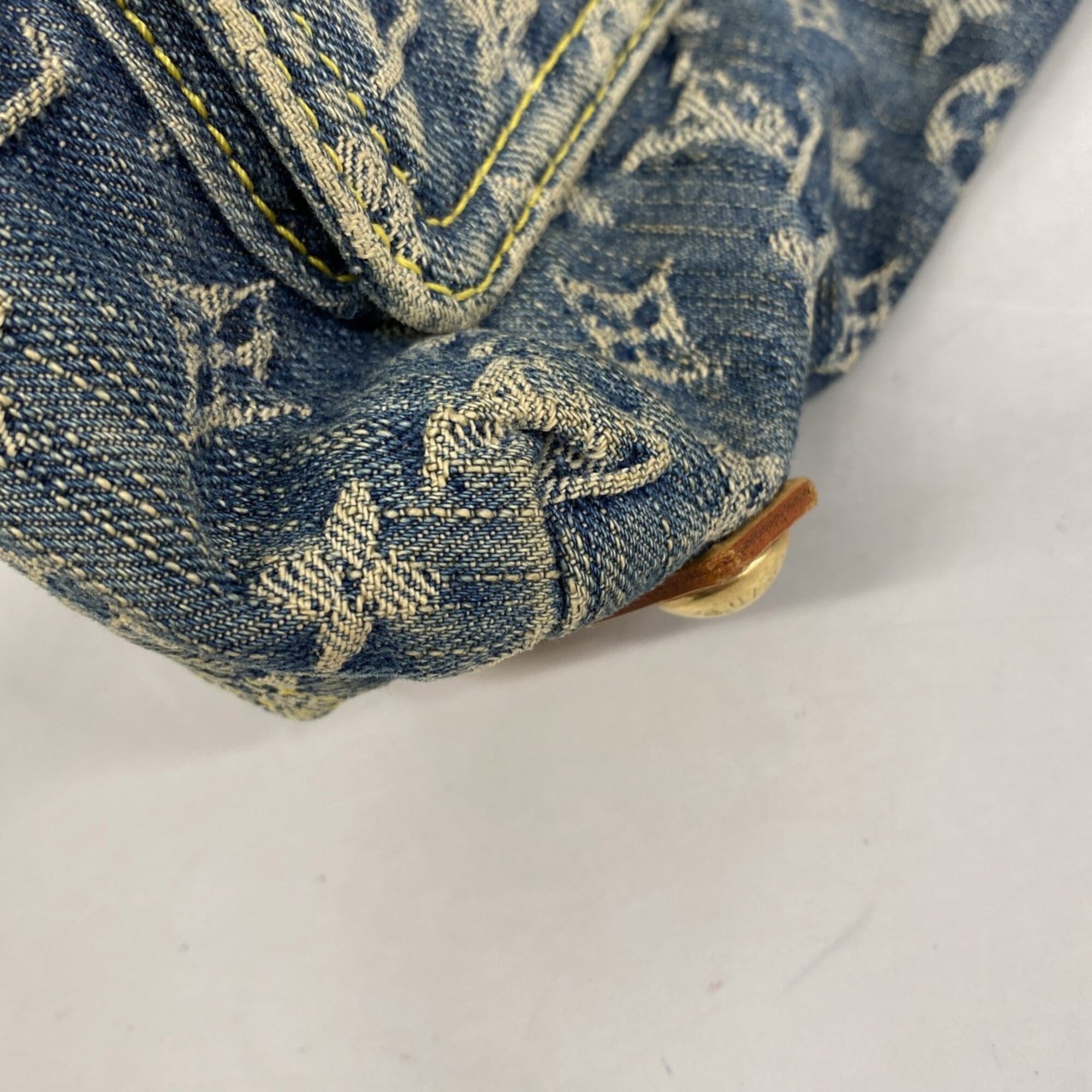 Louis Vuitton Blue Shoulder Bag (Pre-Owned)