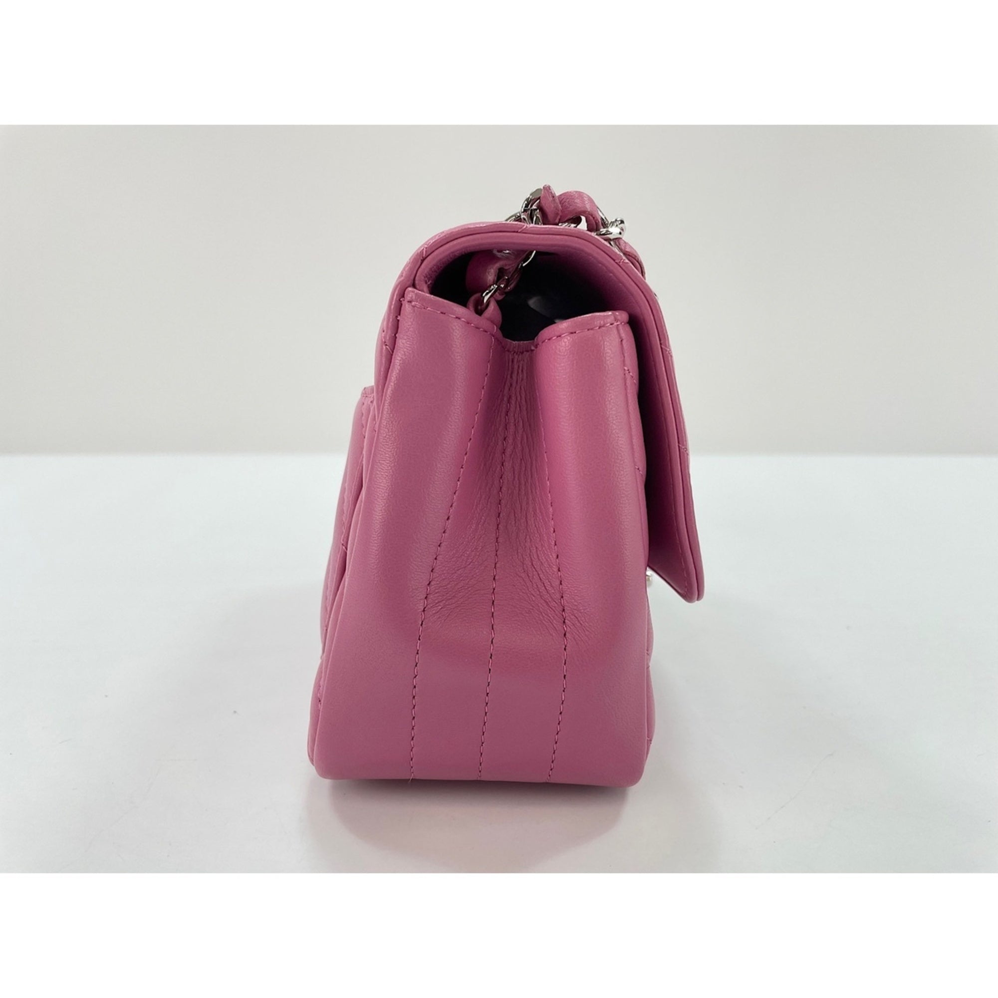 Chanel Pink Shoulder Bag (Pre-Owned)
