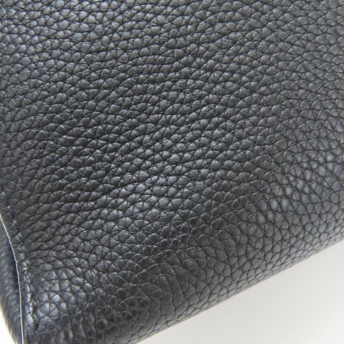 Salvatore Ferragamo Gancini Black Leather Handbag Shoulder Bag (Pre-Owned)