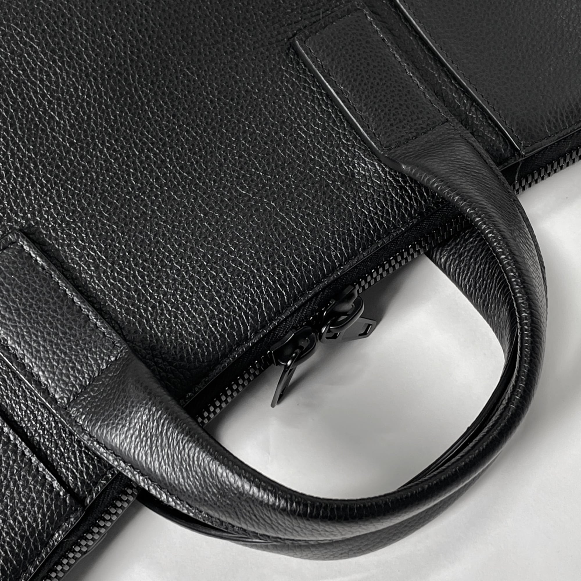 Balenciaga Black Leather Handbag (Pre-Owned)