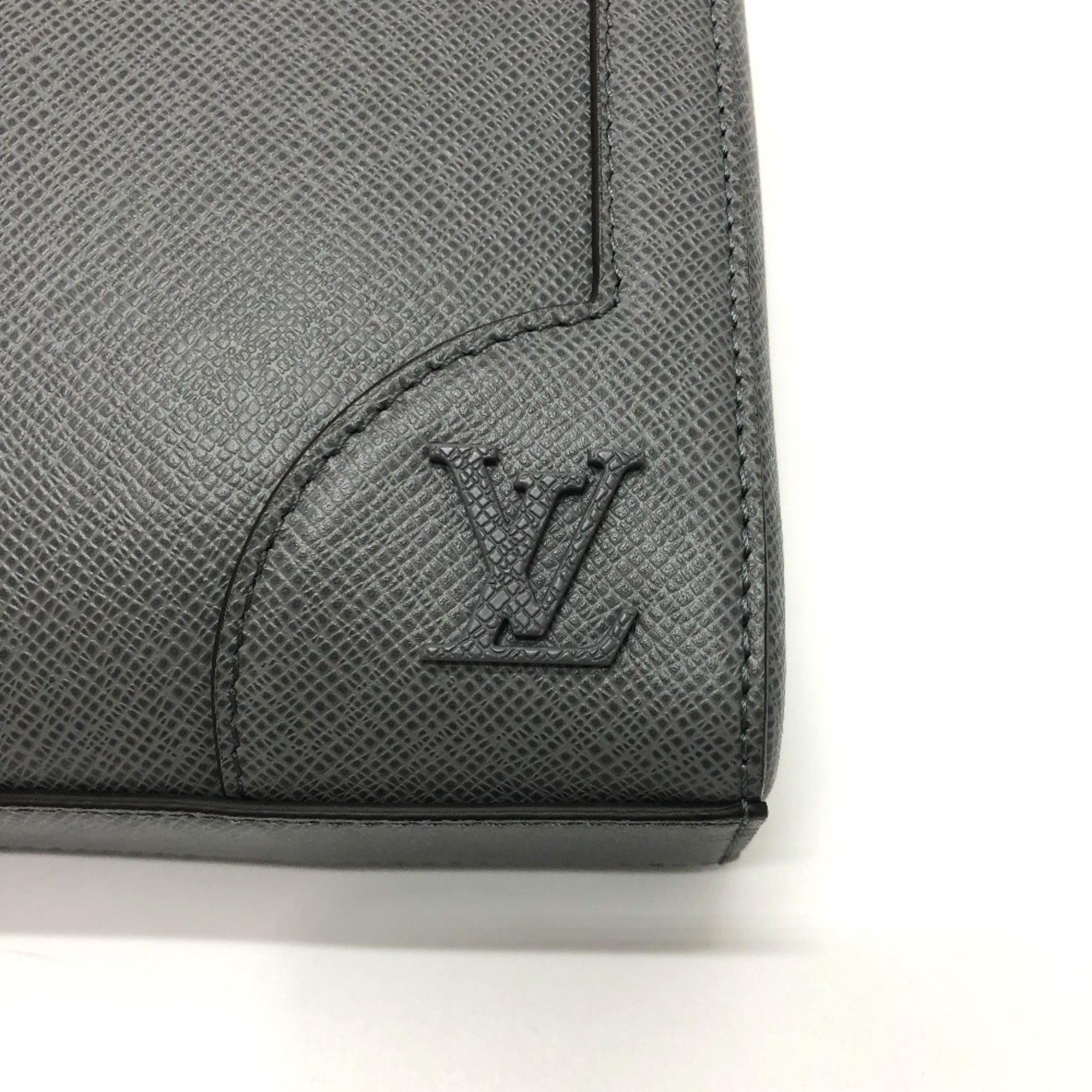 Louis Vuitton Taiga Gray Taiga Leather Briefcase (Pre-Owned)