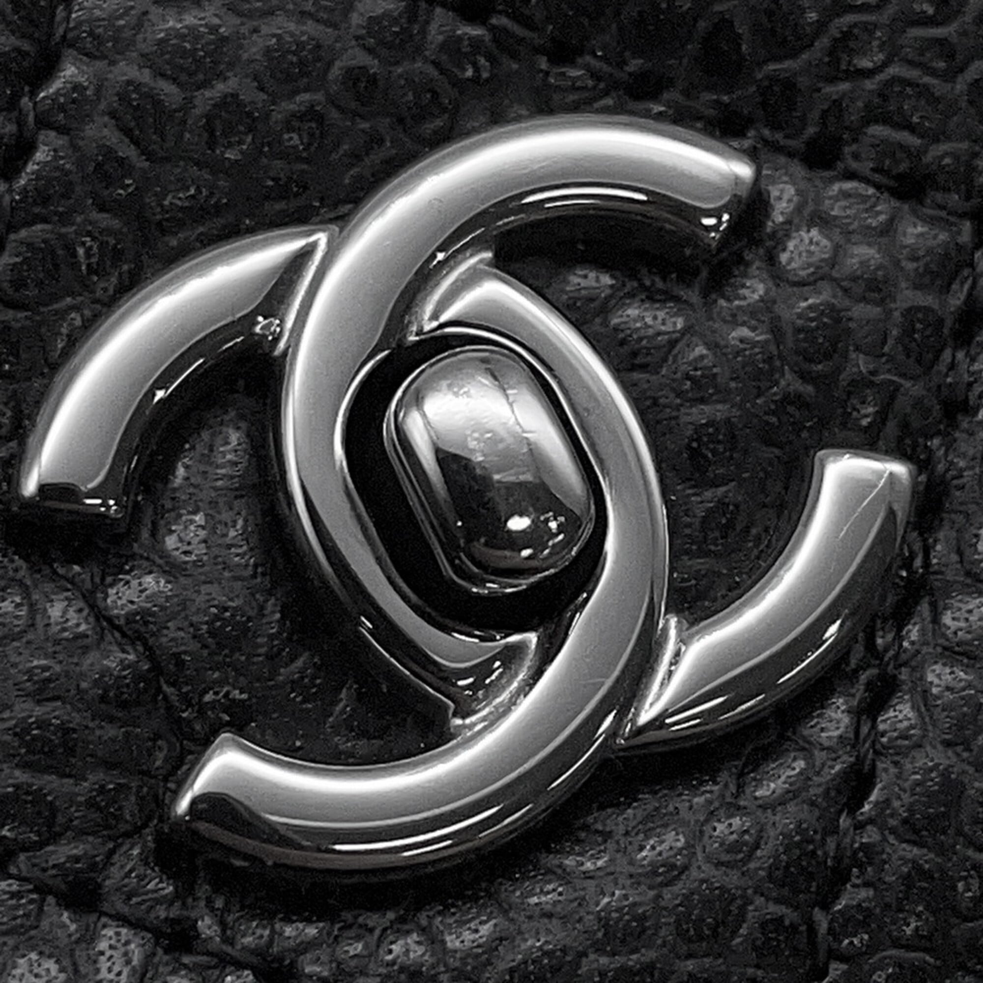 Chanel Matelasse Black Grained Calfskin Chain/Shoulder Wallet (Pre-Owned)