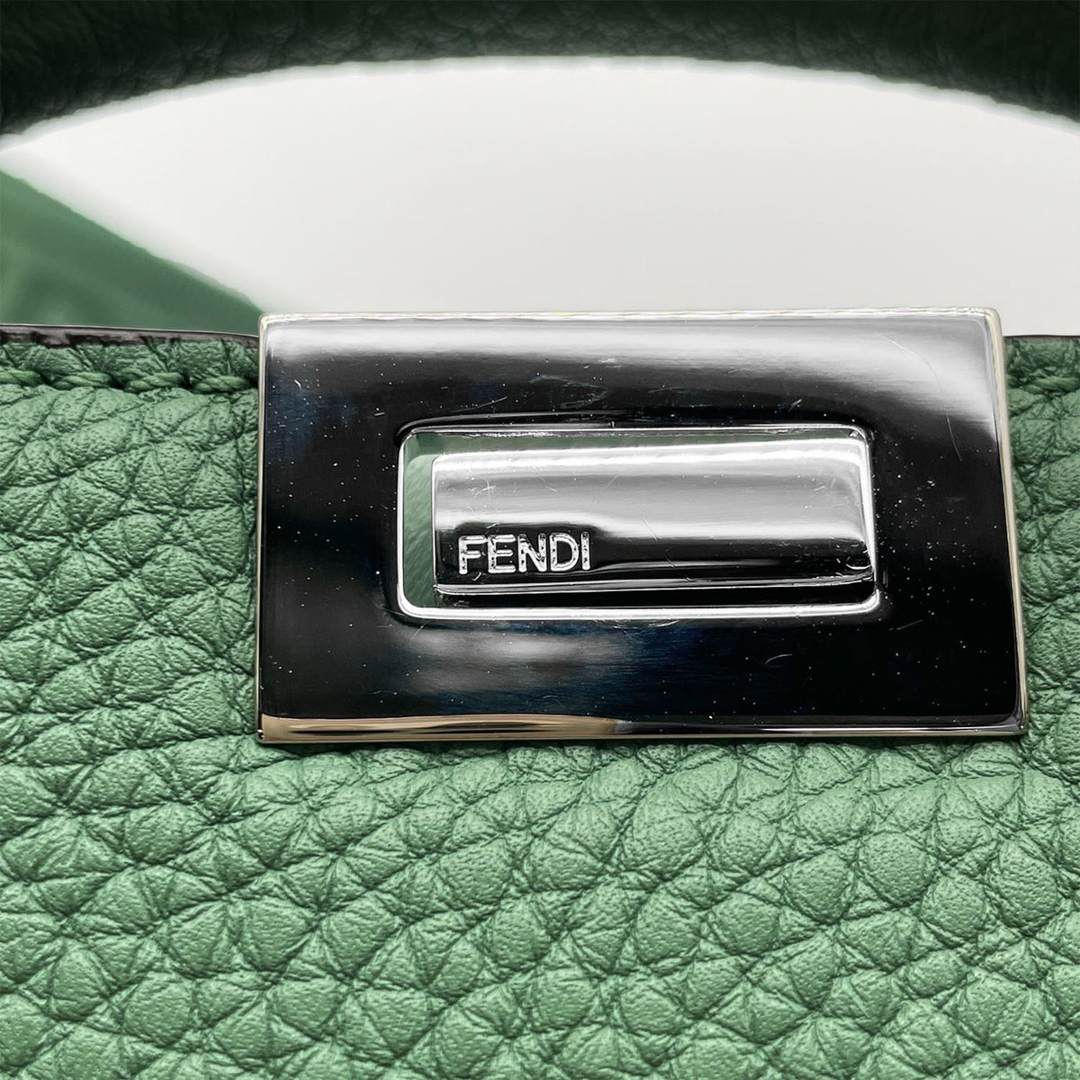 Fendi Green Leather Shoulder Bag (Pre-Owned)