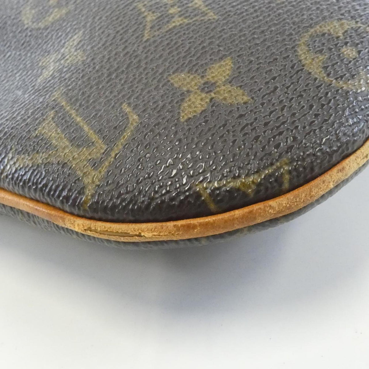 Louis Vuitton Marron Coated Canvas Pochette Shoulder Bag (Pre-Owned)