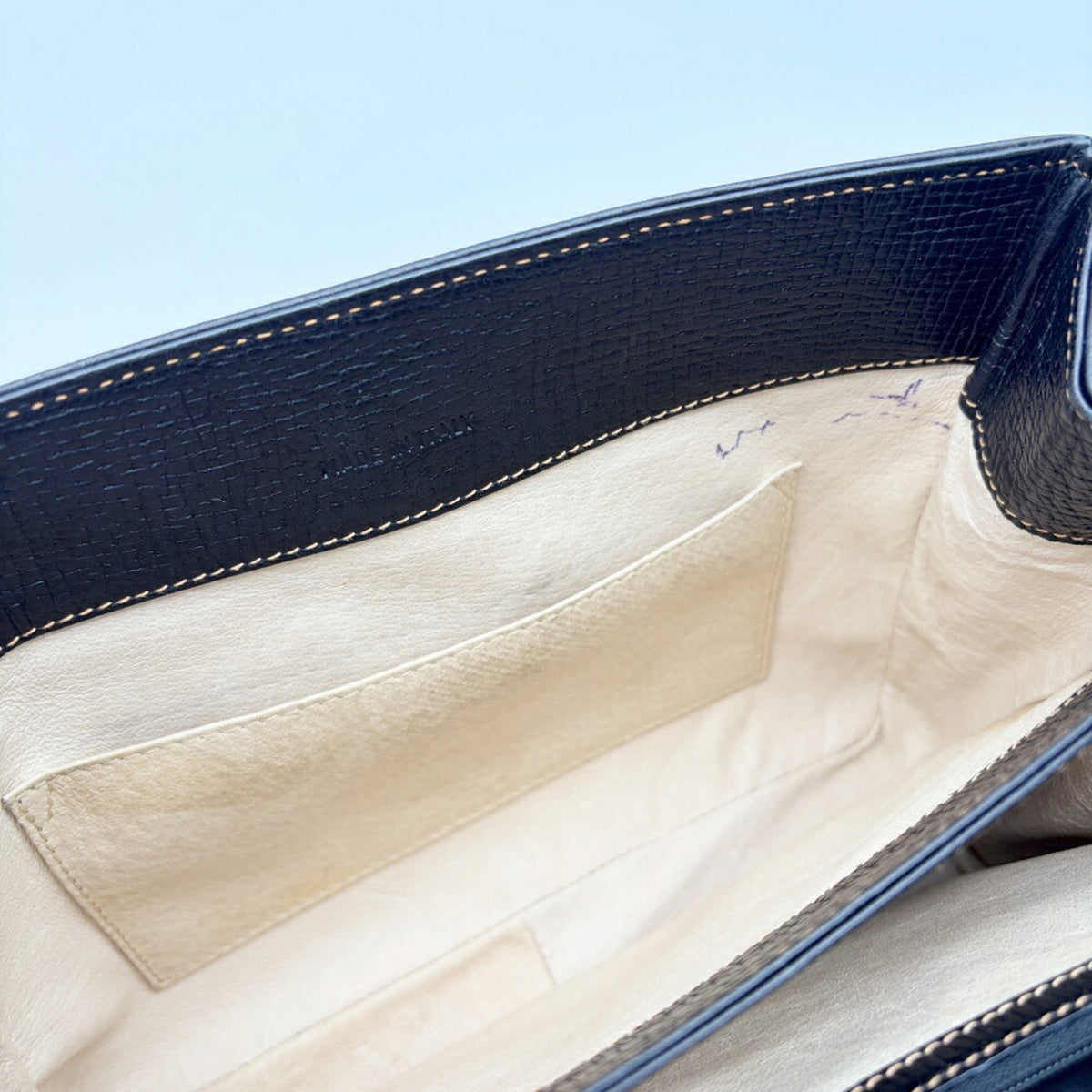Loewe Black Leather Shoulder Bag (Pre-Owned)