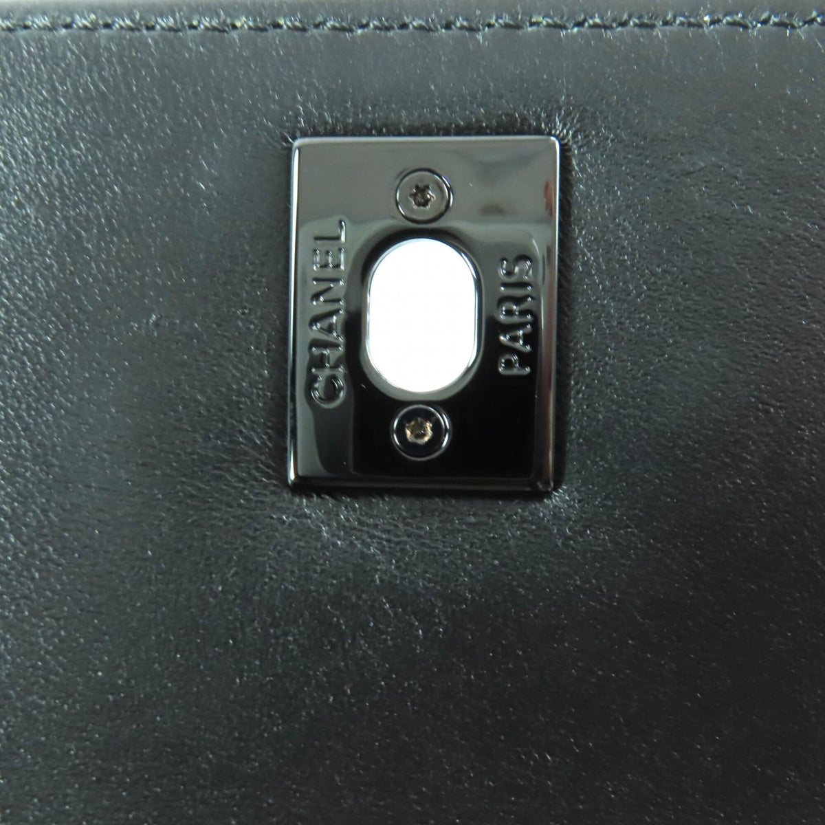 Chanel Black Leather Shoulder Bag (Pre-Owned)