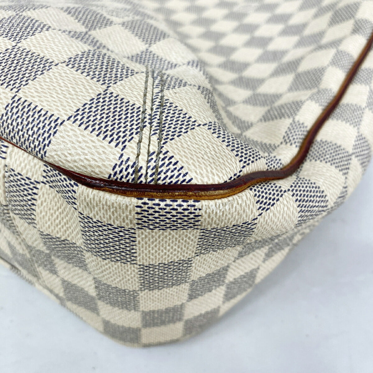 Louis Vuitton White Tote Bag (Pre-Owned)
