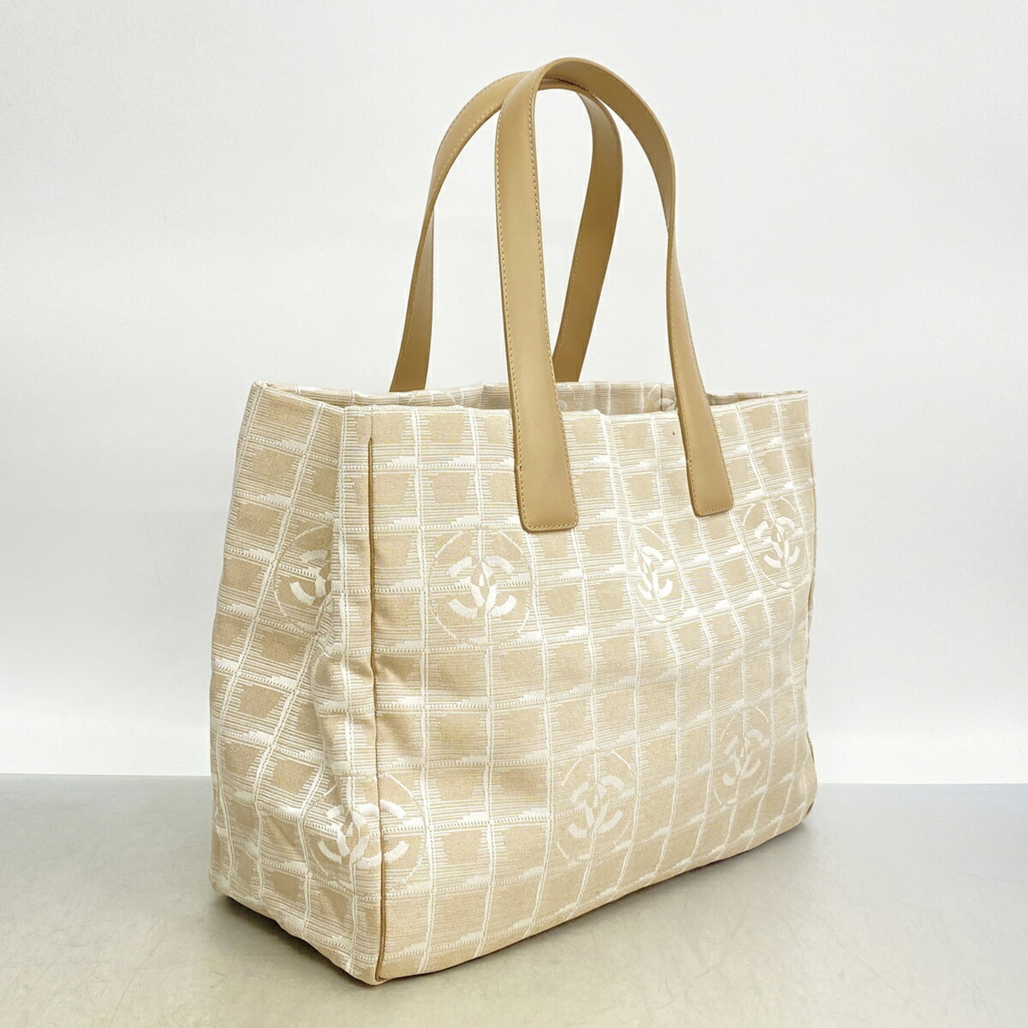 Chanel Beige Nylon Tote Bag (Pre-Owned)