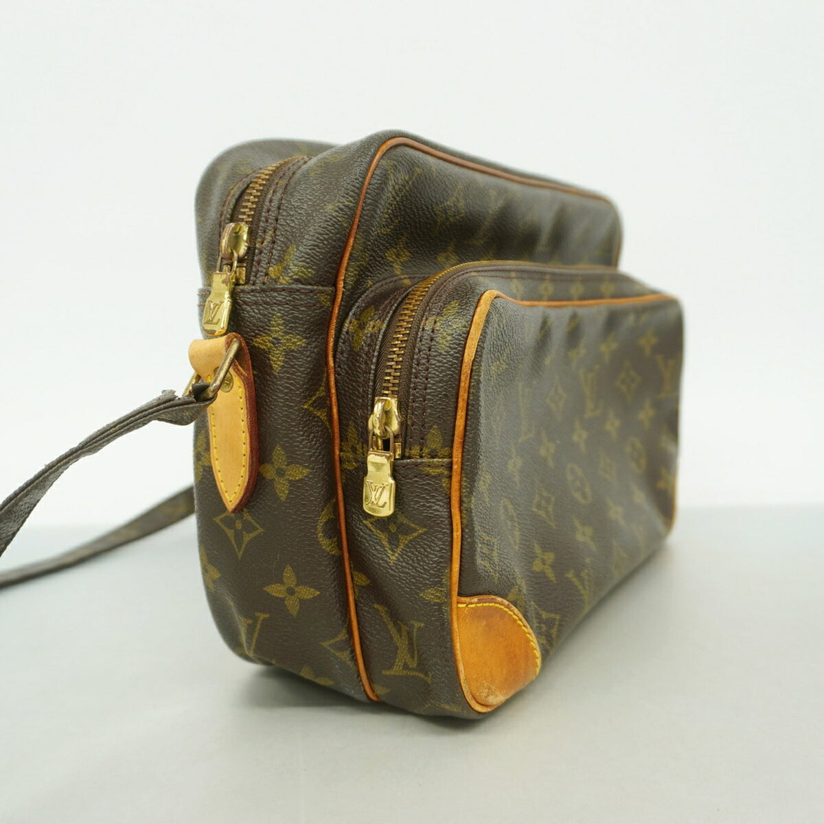 Louis Vuitton Brown Shoulder Bag (Pre-Owned)