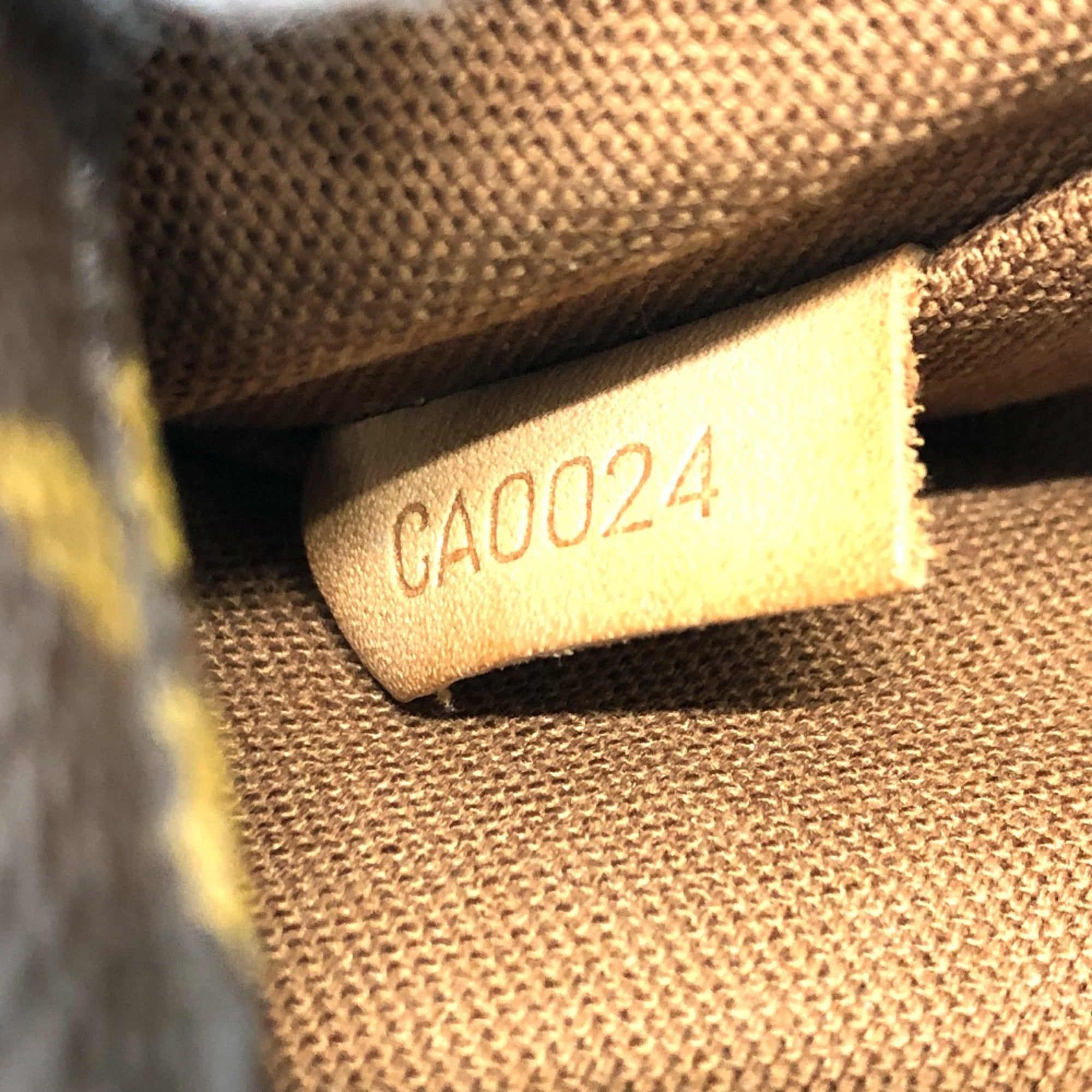 Louis Vuitton Brown Other Shoulder Bag (Pre-Owned)