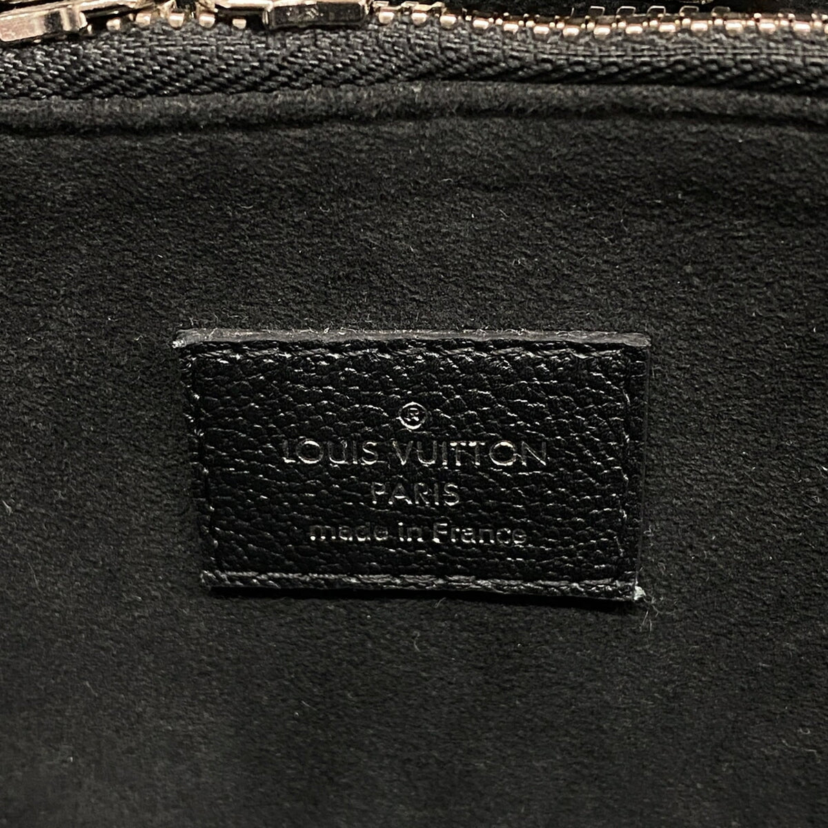 Louis Vuitton Noir Handbag (Pre-Owned)