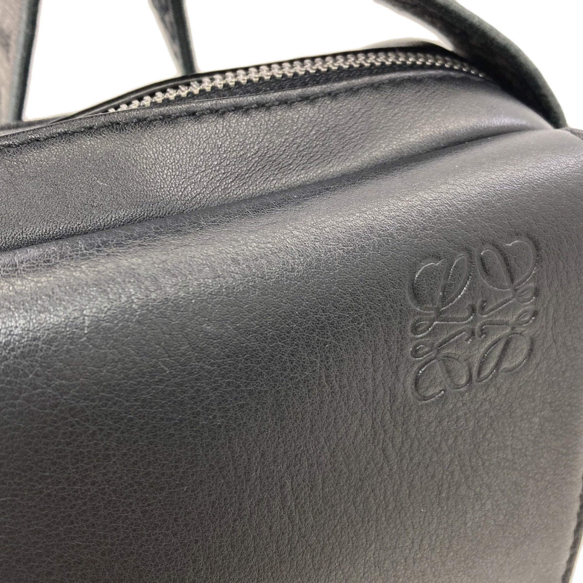 Loewe Black Leather Shoulder Bag (Pre-Owned)