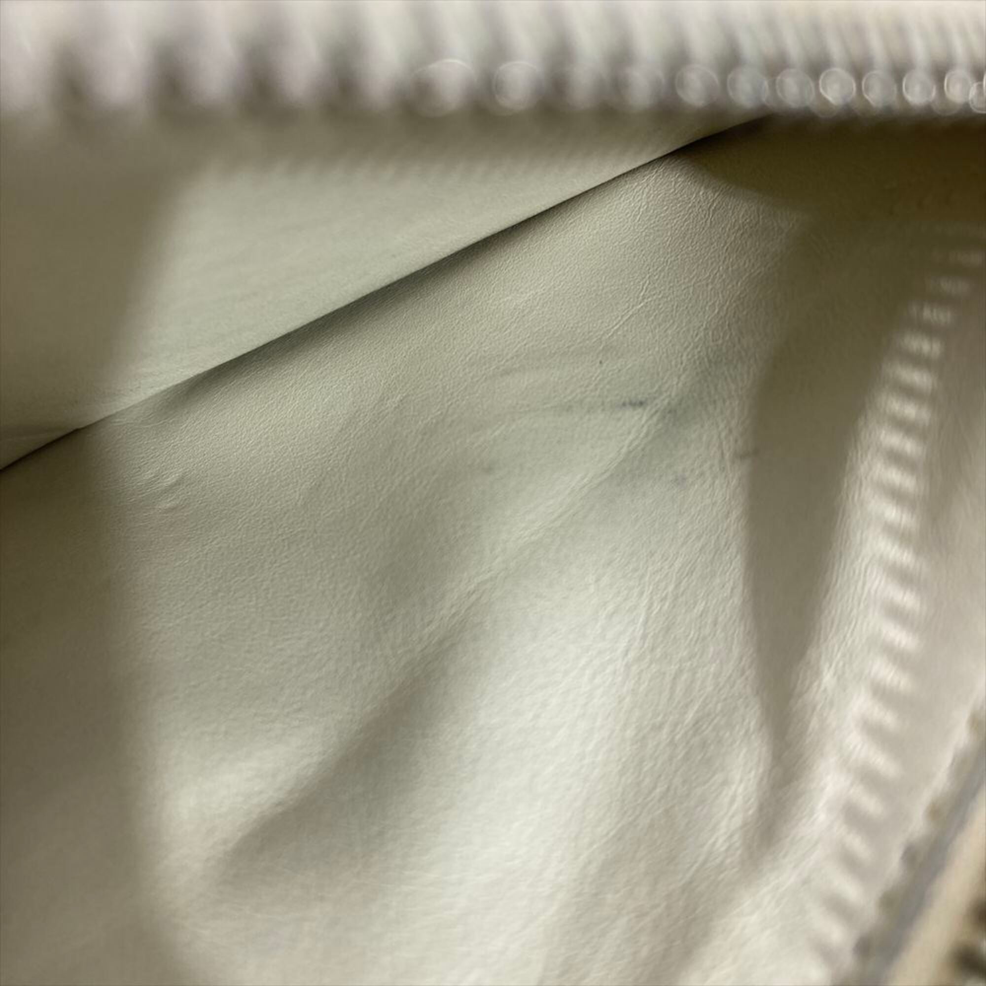 Louis Vuitton Blanc White Suhali Leather Handbag Pouch (Pre-Owned)