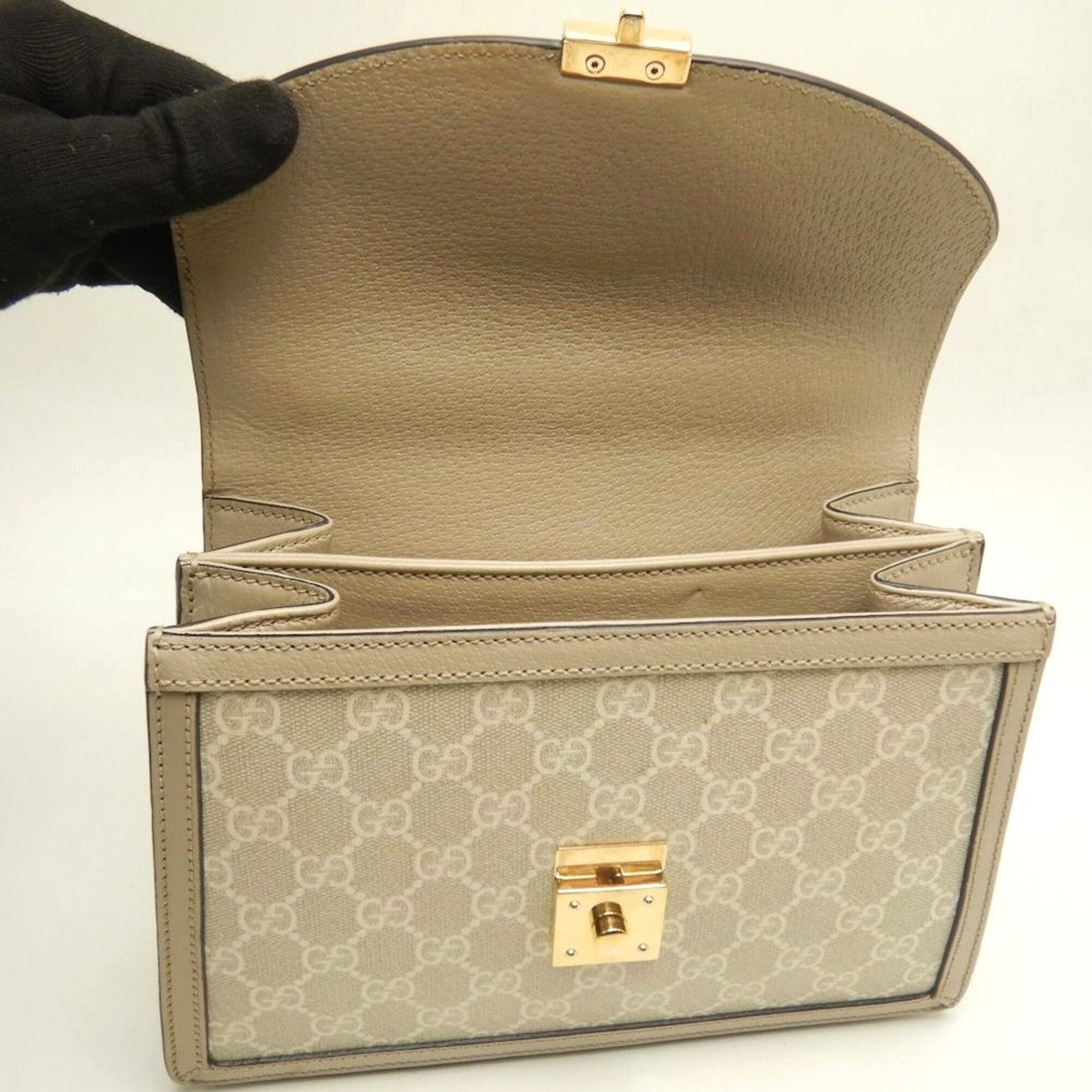 Gucci Beige Gg Supreme Handbag (Pre-Owned)