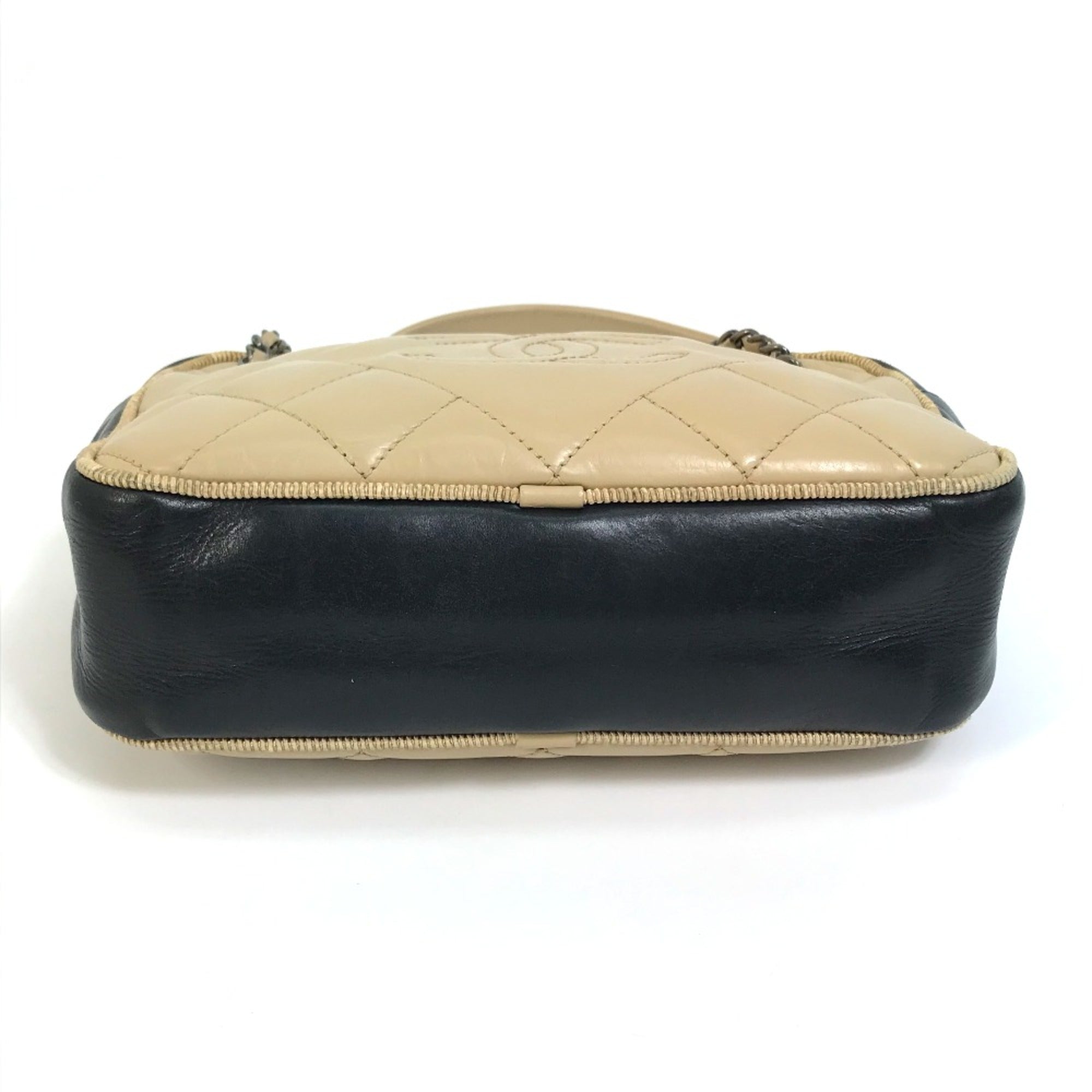 Chanel Beige Leather Shoulder Bag (Pre-Owned)