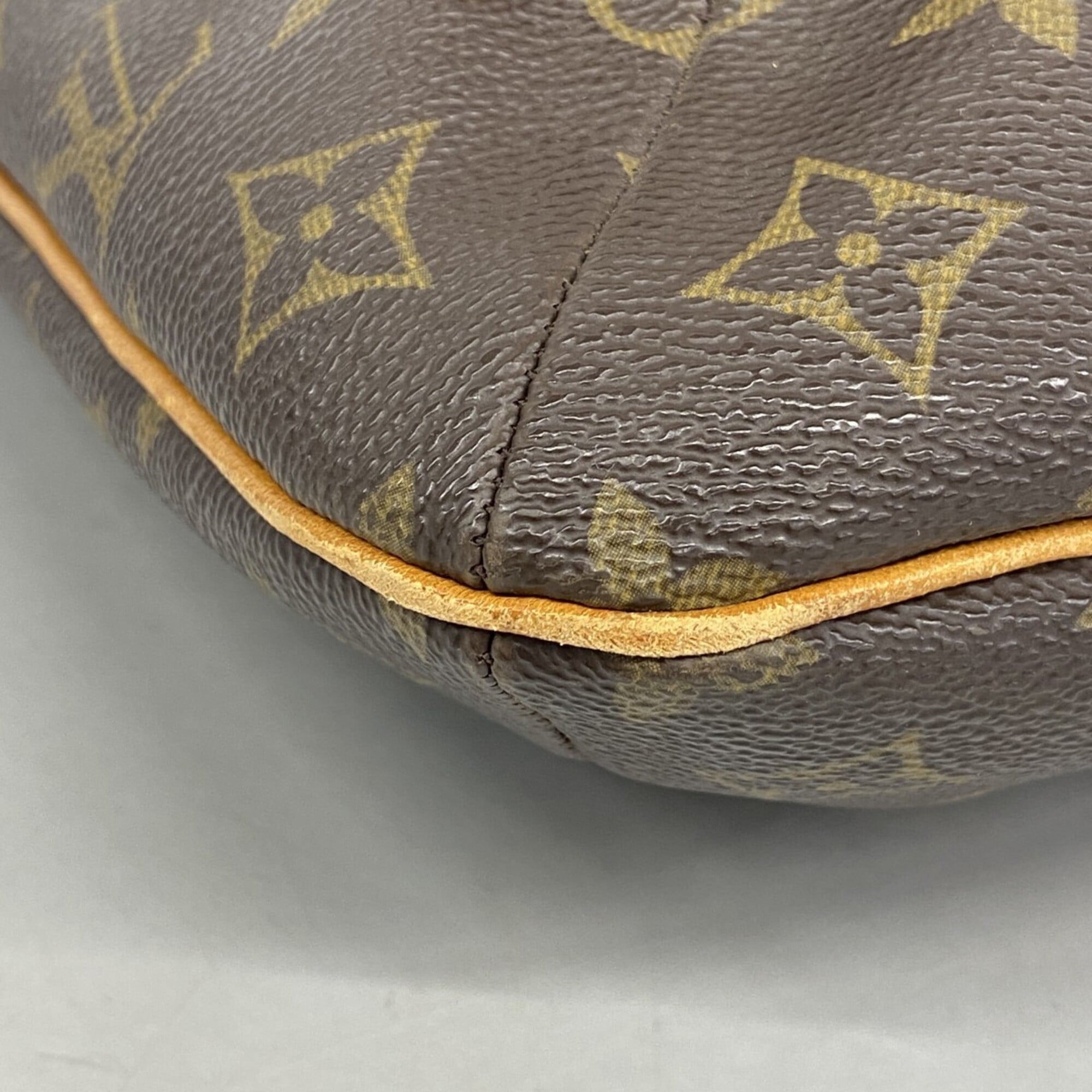 Louis Vuitton Brown Shoulder Bag (Pre-Owned)
