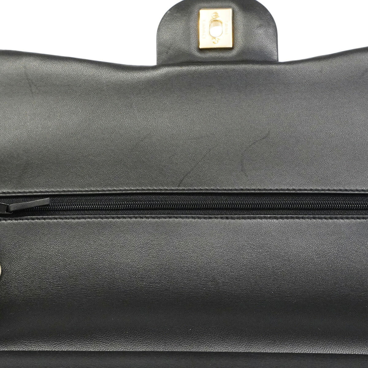 Chanel Black Leather Shoulder Bag (Pre-Owned)