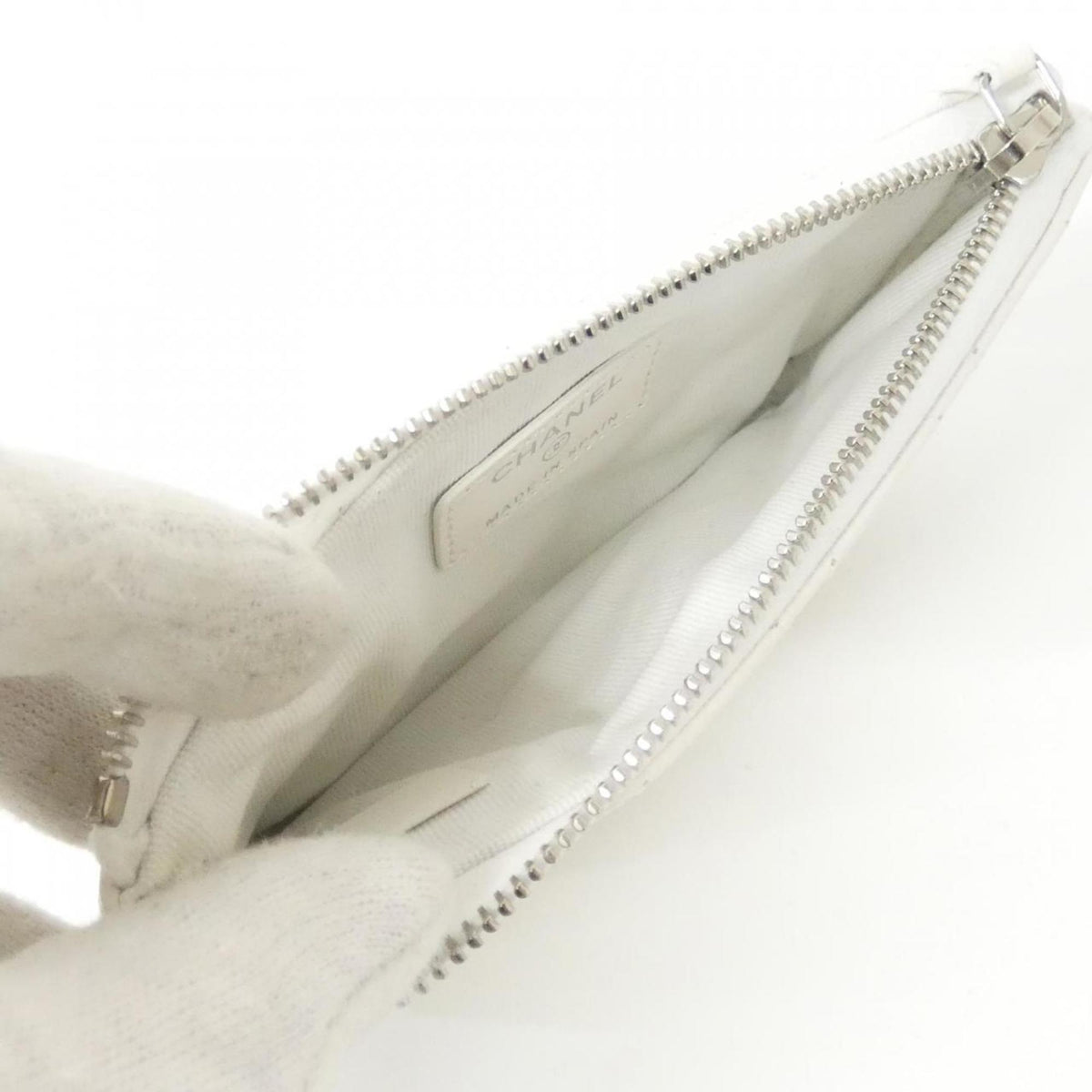 Chanel White Grained Calfskin Pouch (Pre-Owned)