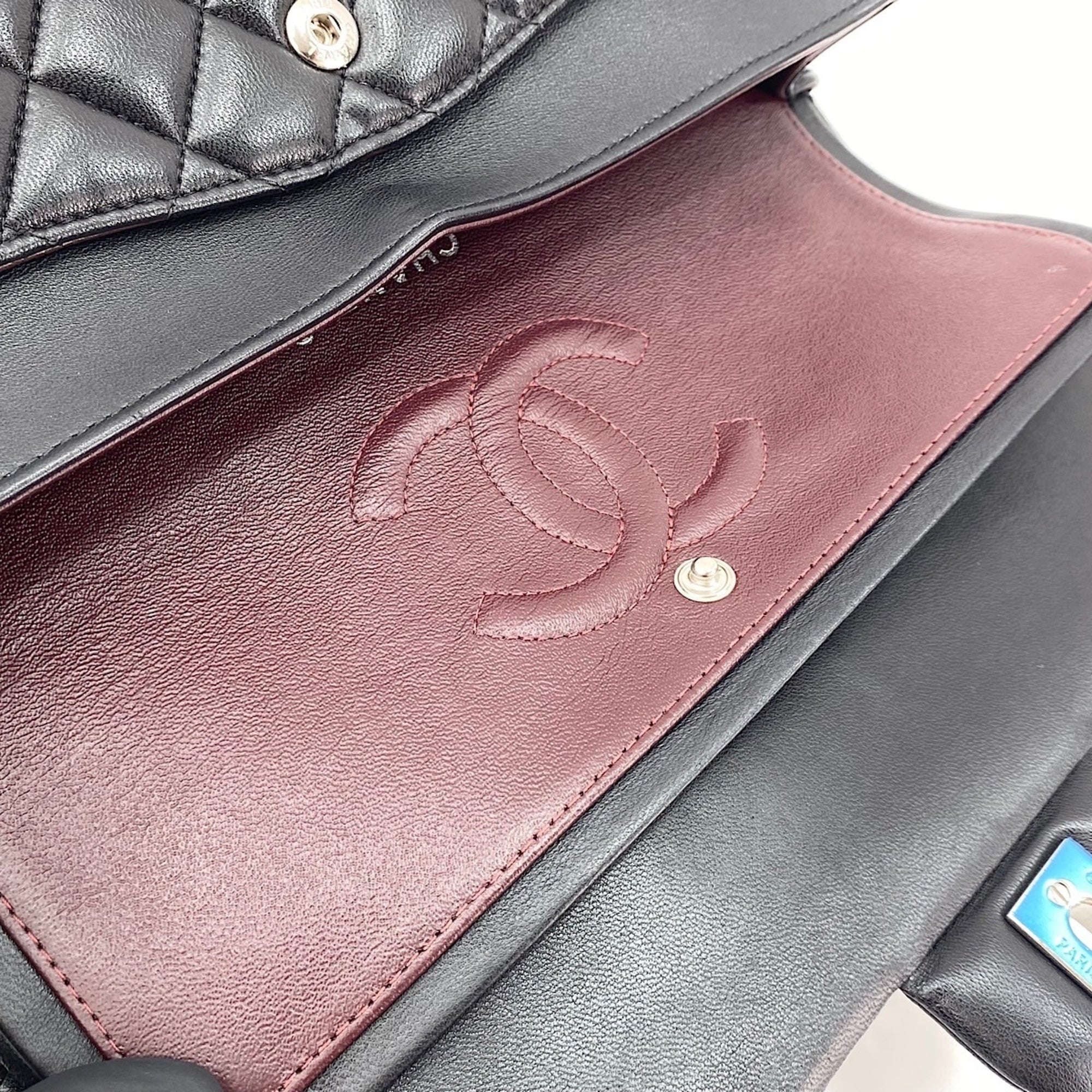 Chanel Black Shoulder Bag (Pre-Owned)