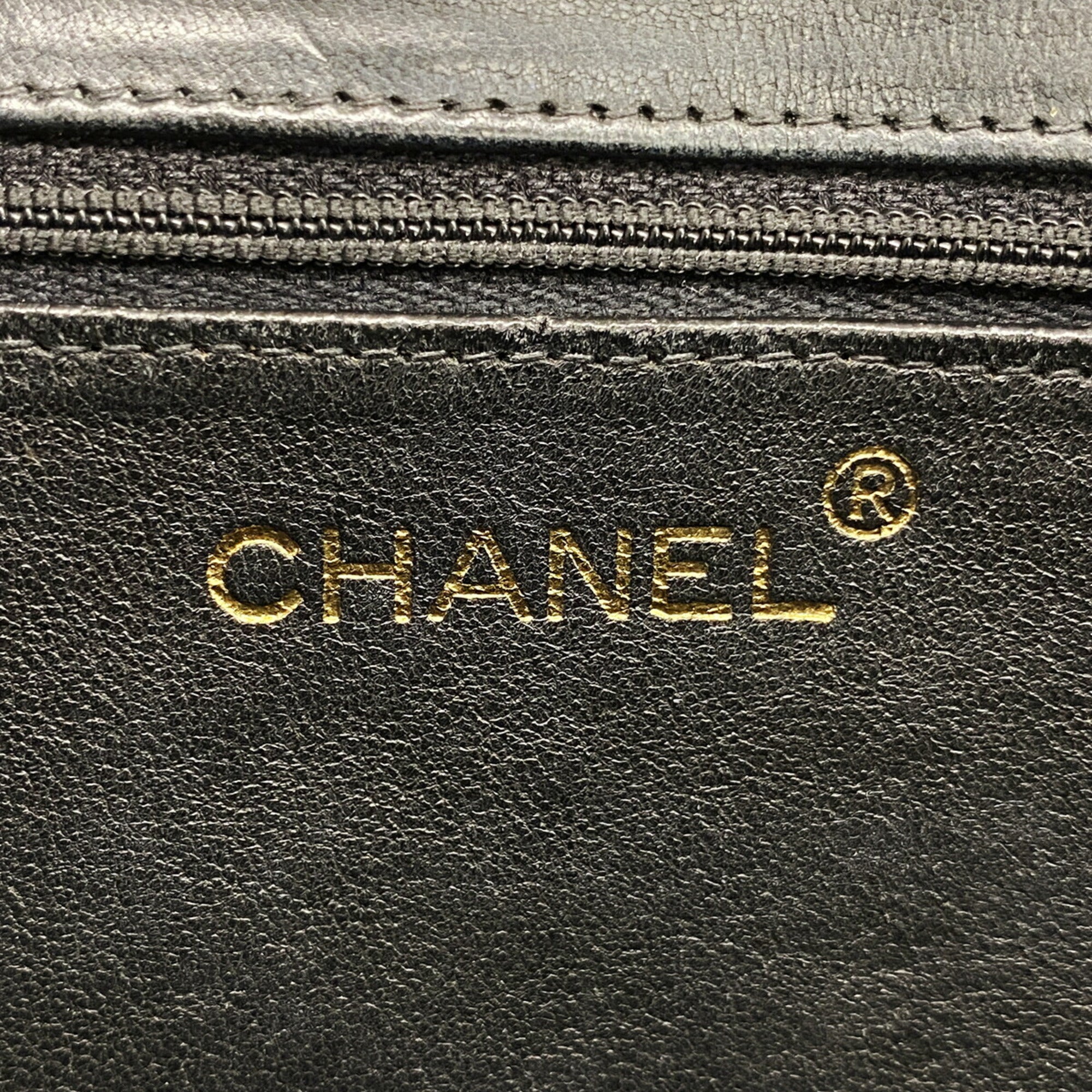 Chanel Black Leather Shoulder Bag (Pre-Owned)