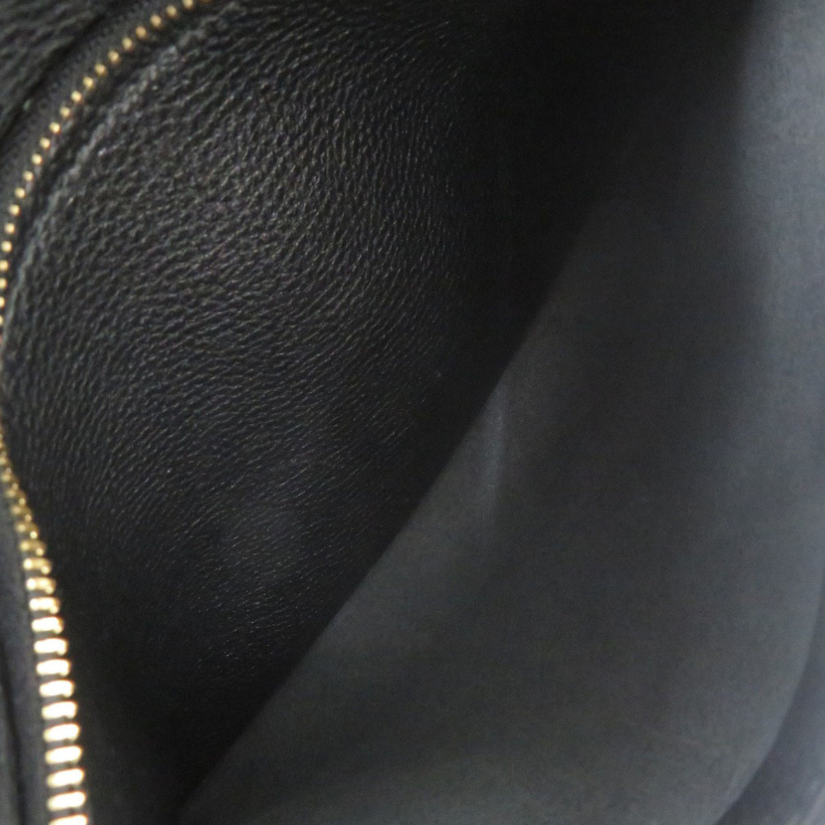 Salvatore Ferragamo Black Leather Shoulder Bag (Pre-Owned)