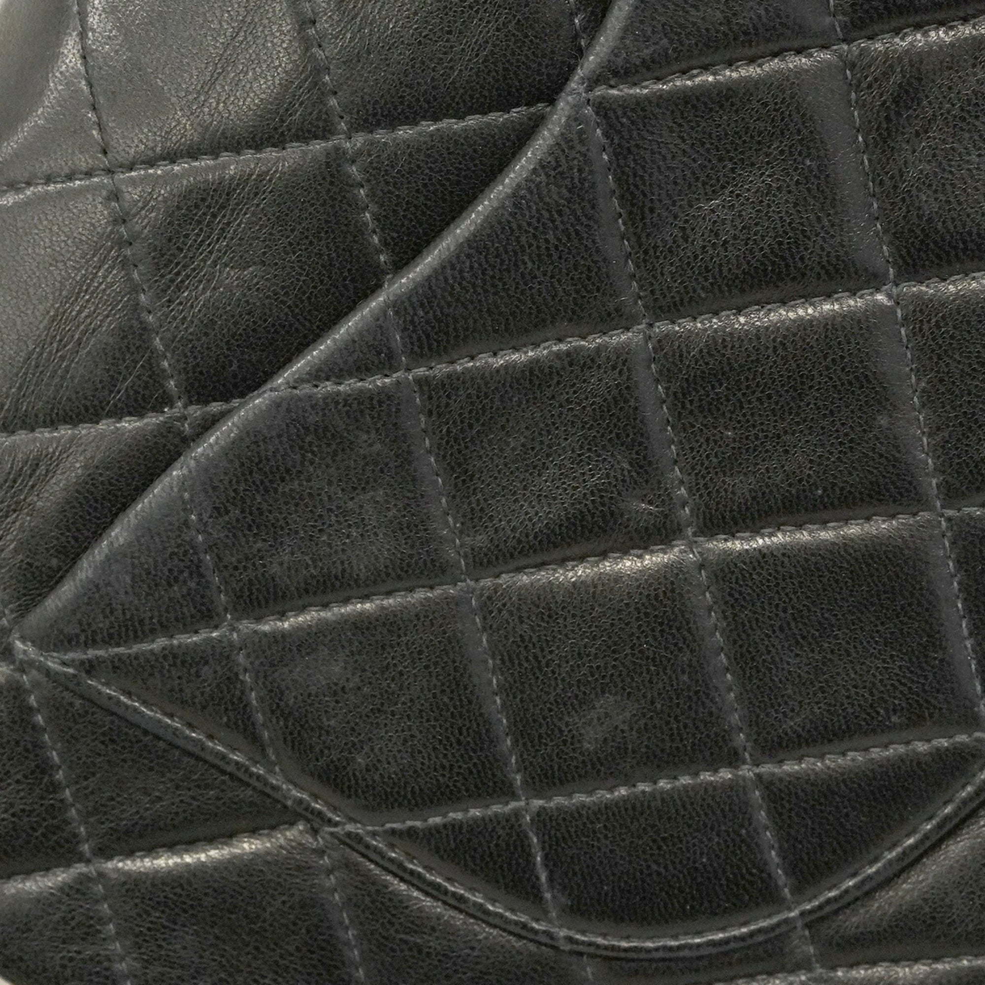 Chanel Black Leather Shoulder Bag (Pre-Owned)