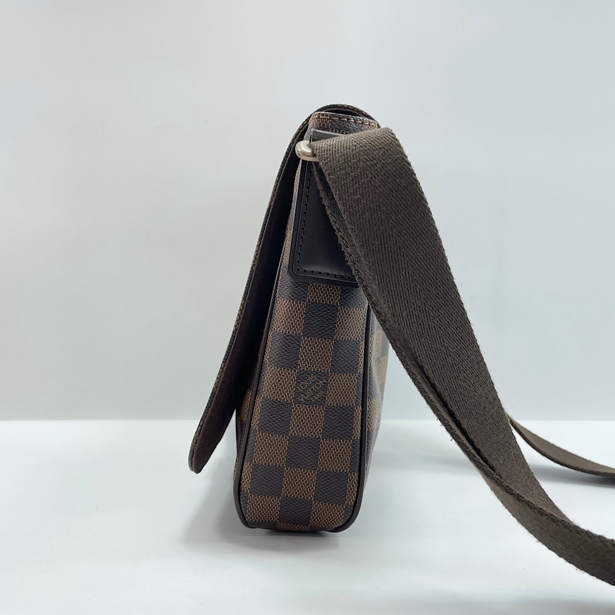 Louis Vuitton Brown Shoulder Bag (Pre-Owned)