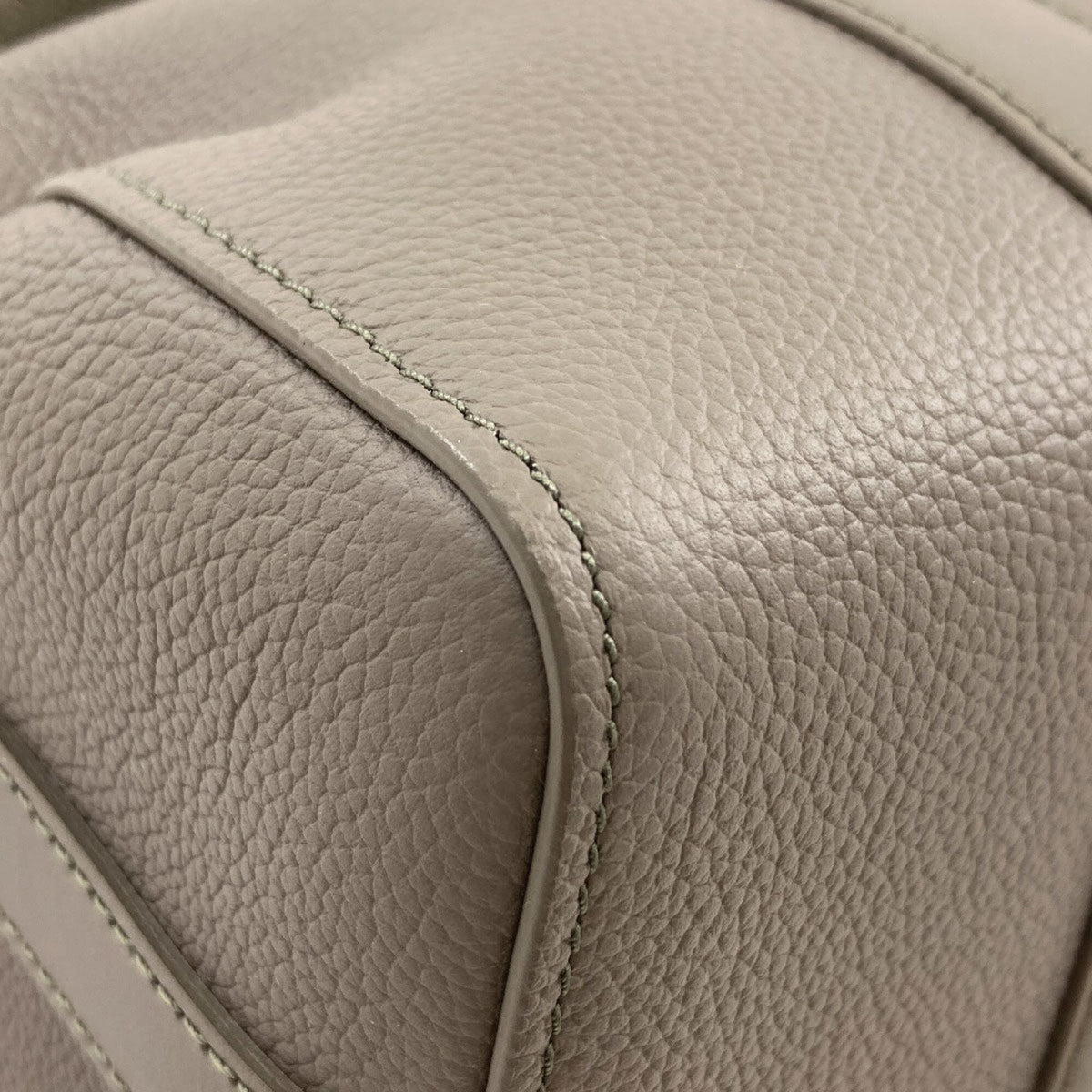 Louis Vuitton Khaki Leather Shoulder Bag (Pre-Owned)