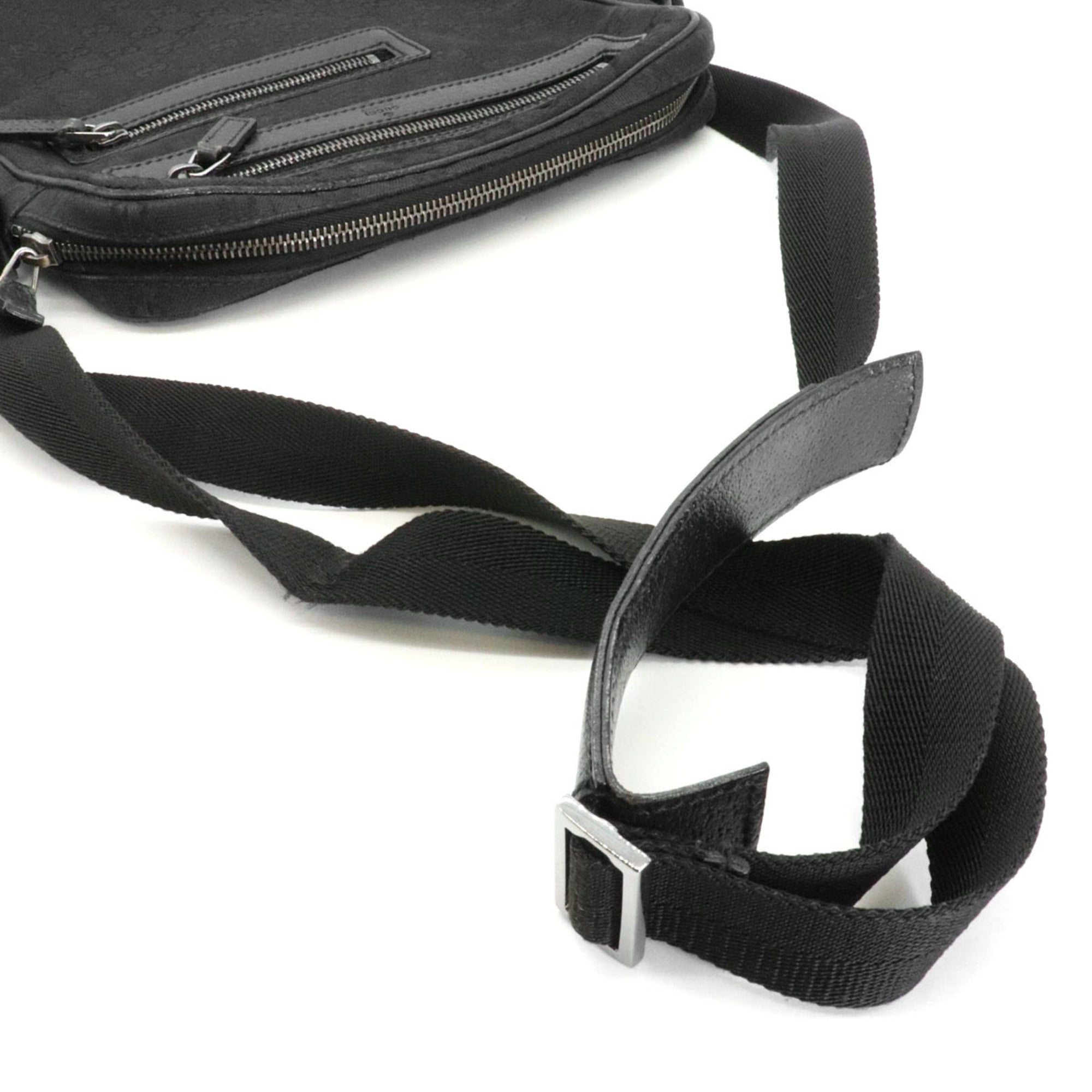Gucci Gg Canvas Black Gg Canvas Shoulder Bag (Pre-Owned)