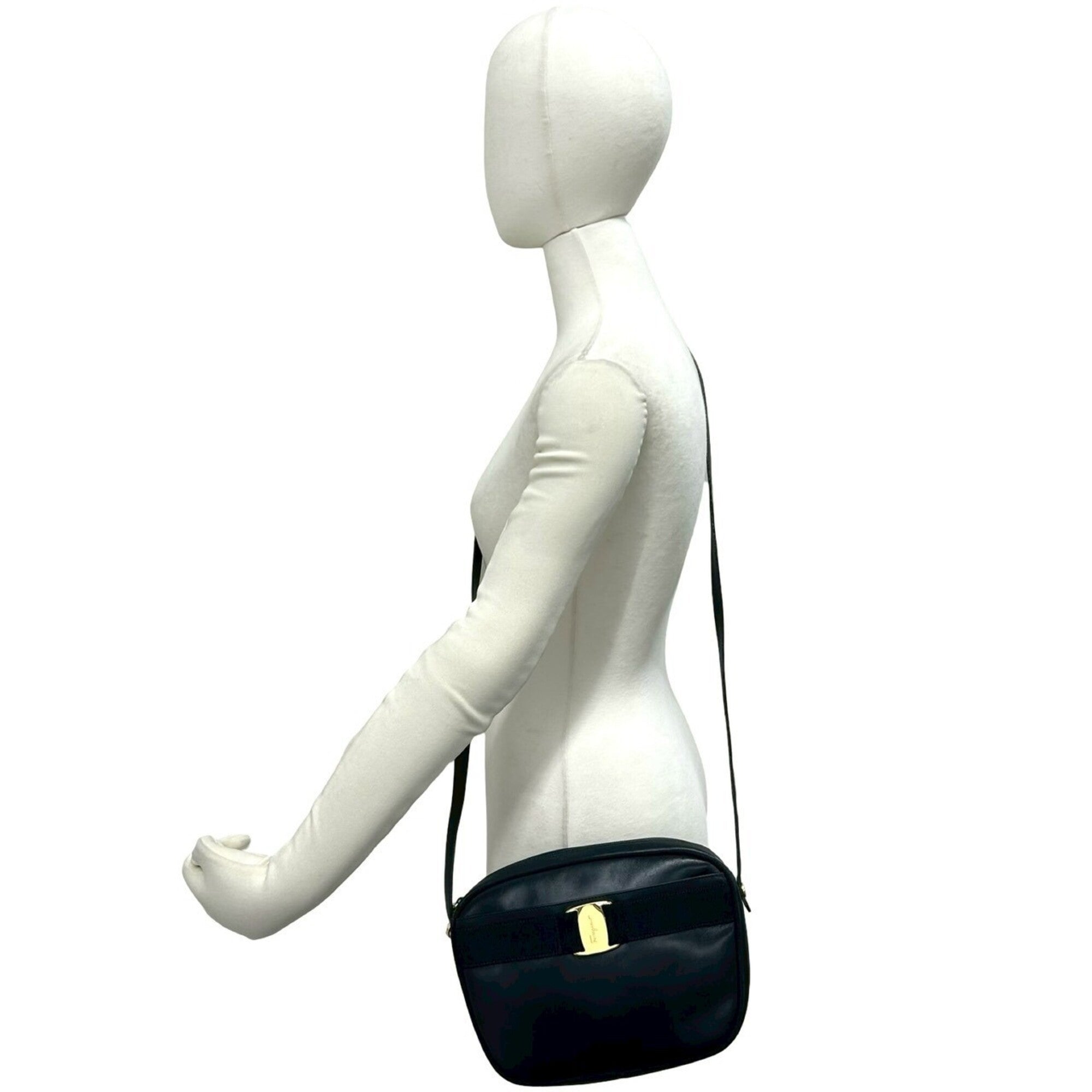 Salvatore Ferragamo Navy Leather Shoulder Bag (Pre-Owned)