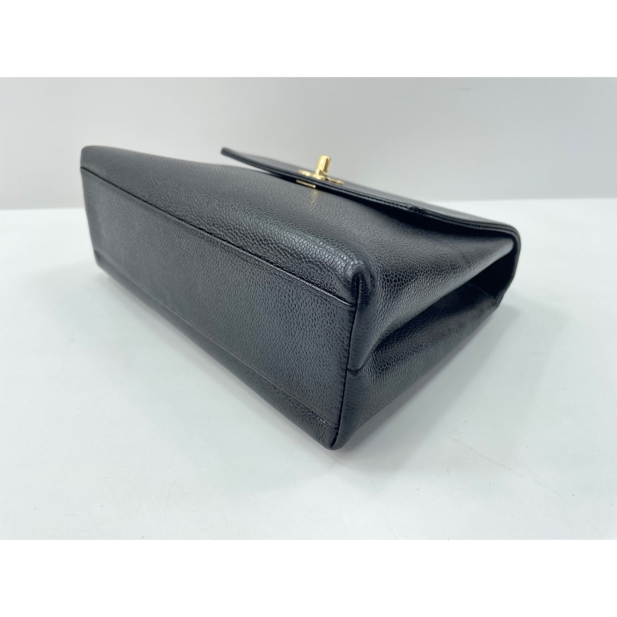 Chanel Black Shoulder Bag (Pre-Owned)