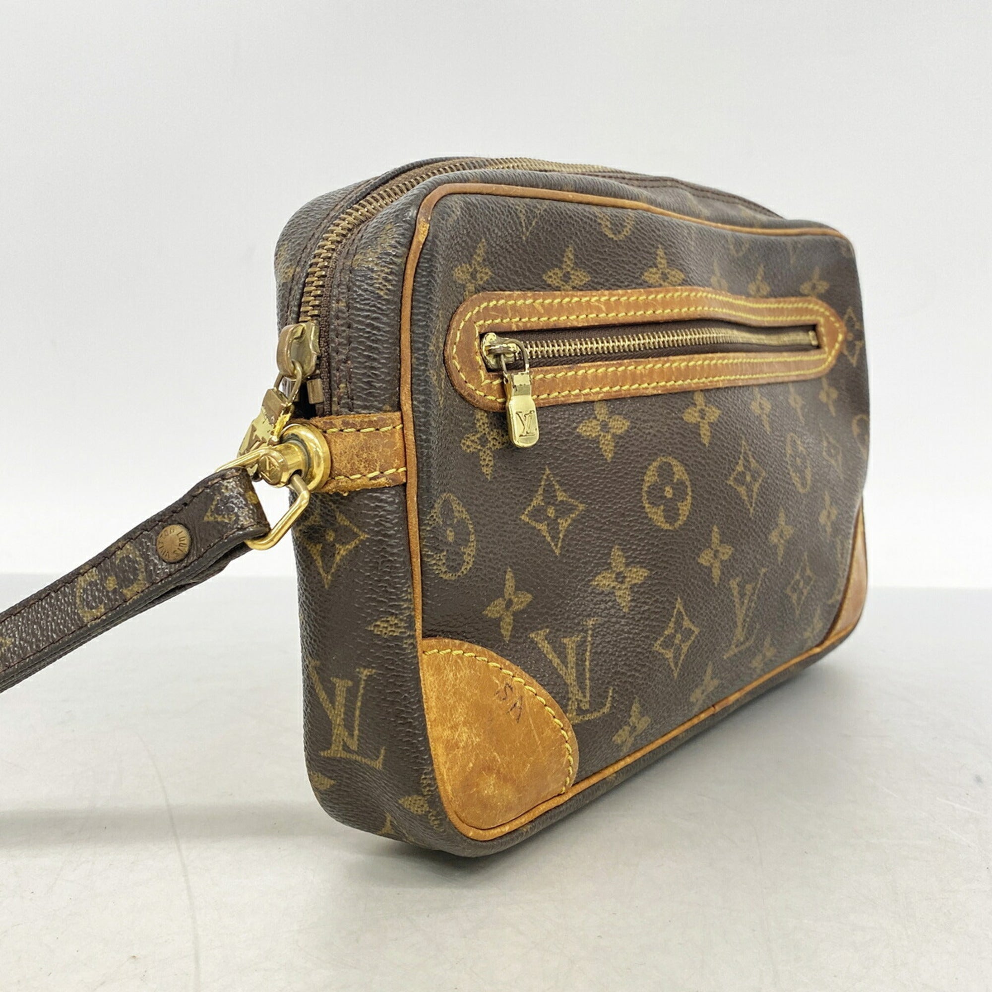 Louis Vuitton Brown Clutch Bag (Pre-Owned)