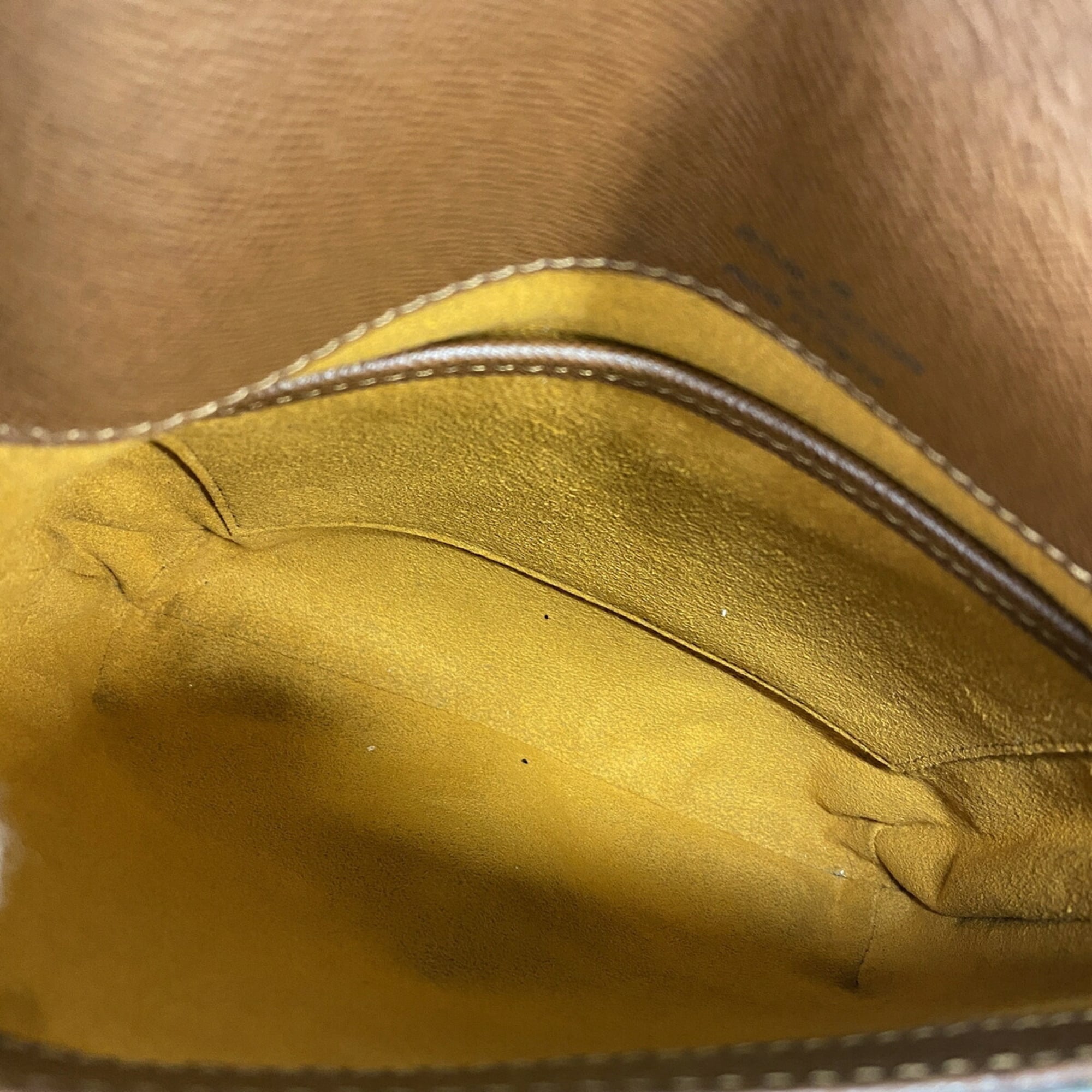 Louis Vuitton Brown Shoulder Bag (Pre-Owned)