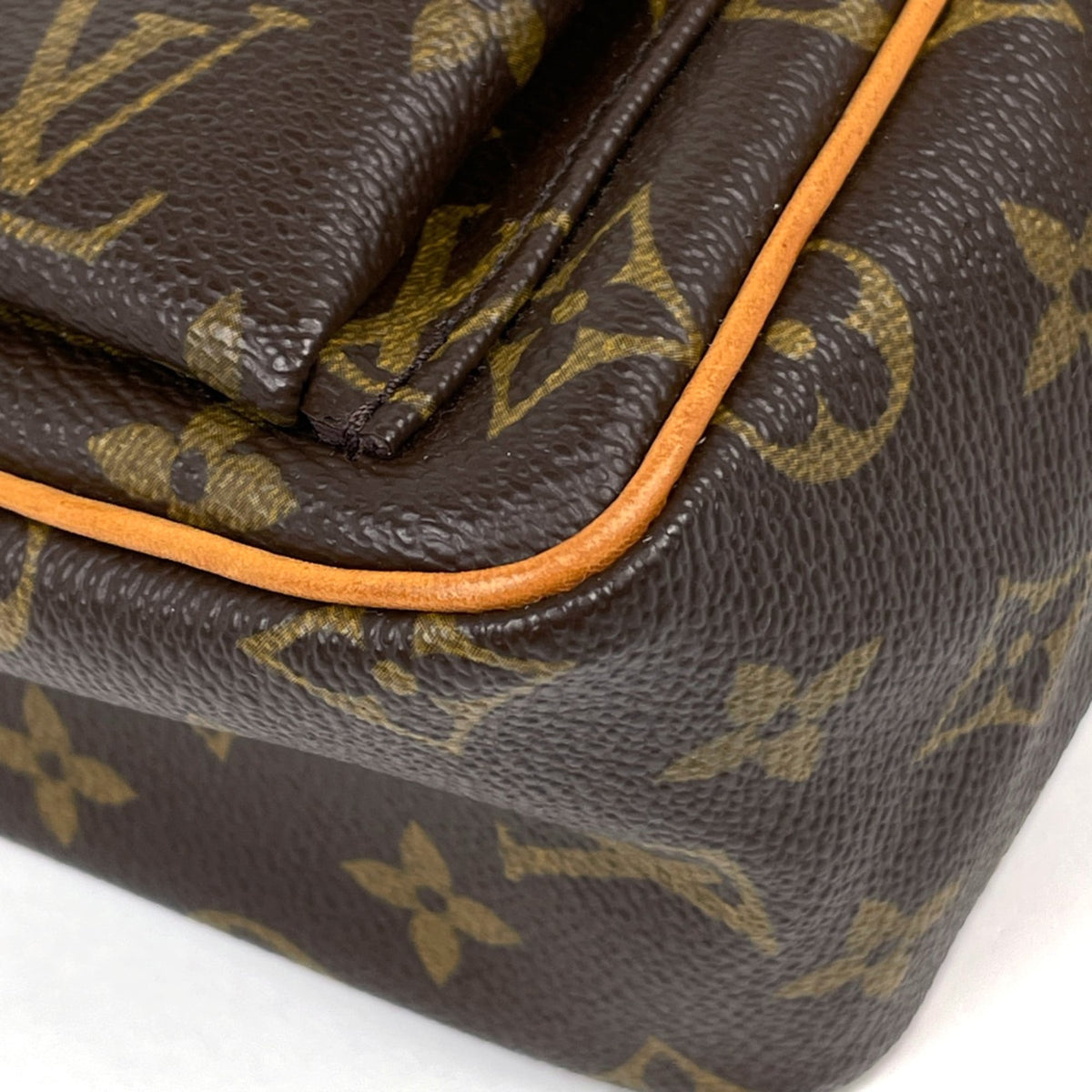 Louis Vuitton Brown Monogram Pochette Shoulder Bag (Pre-Owned)