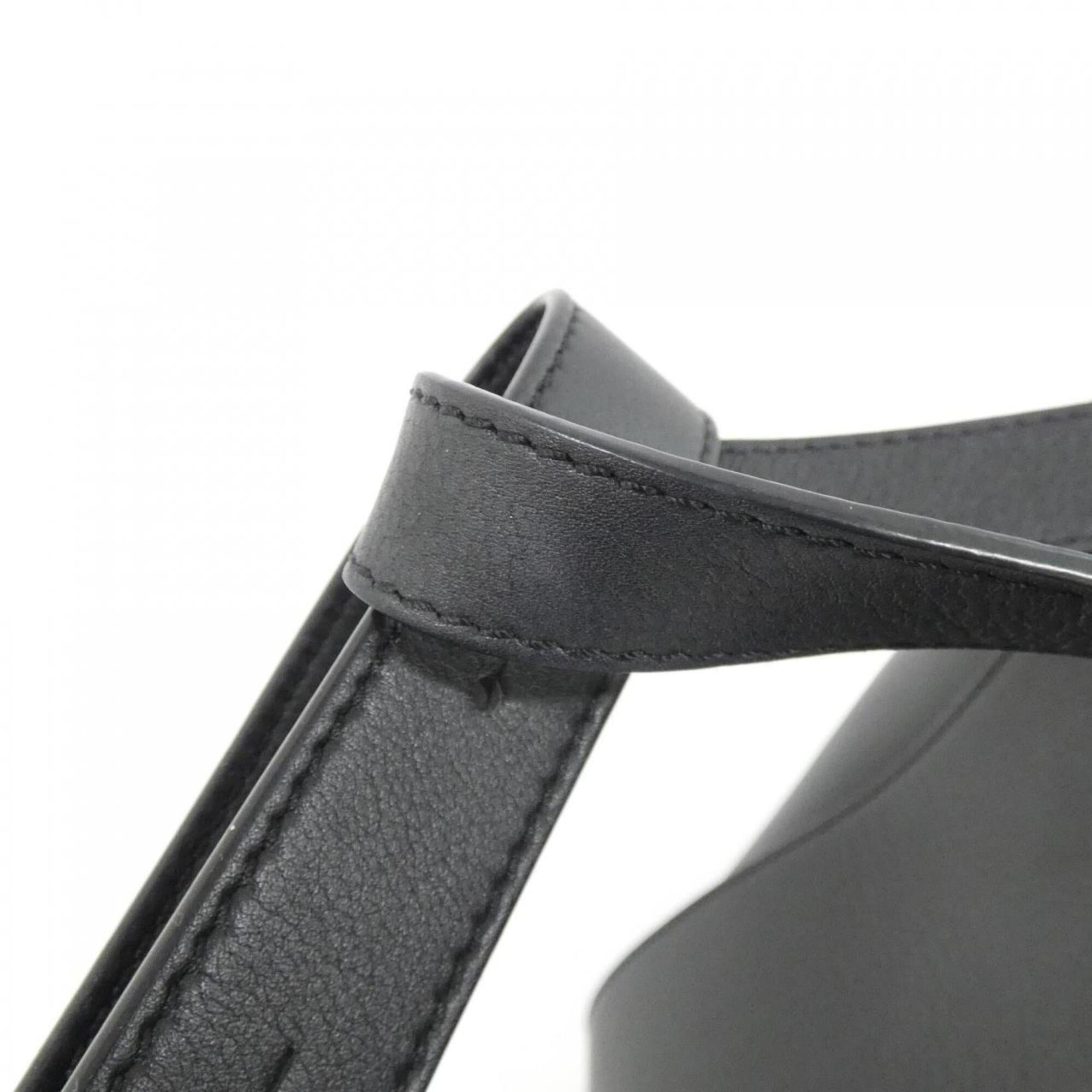 Loewe Black Leather Shoulder Bag (Pre-Owned)