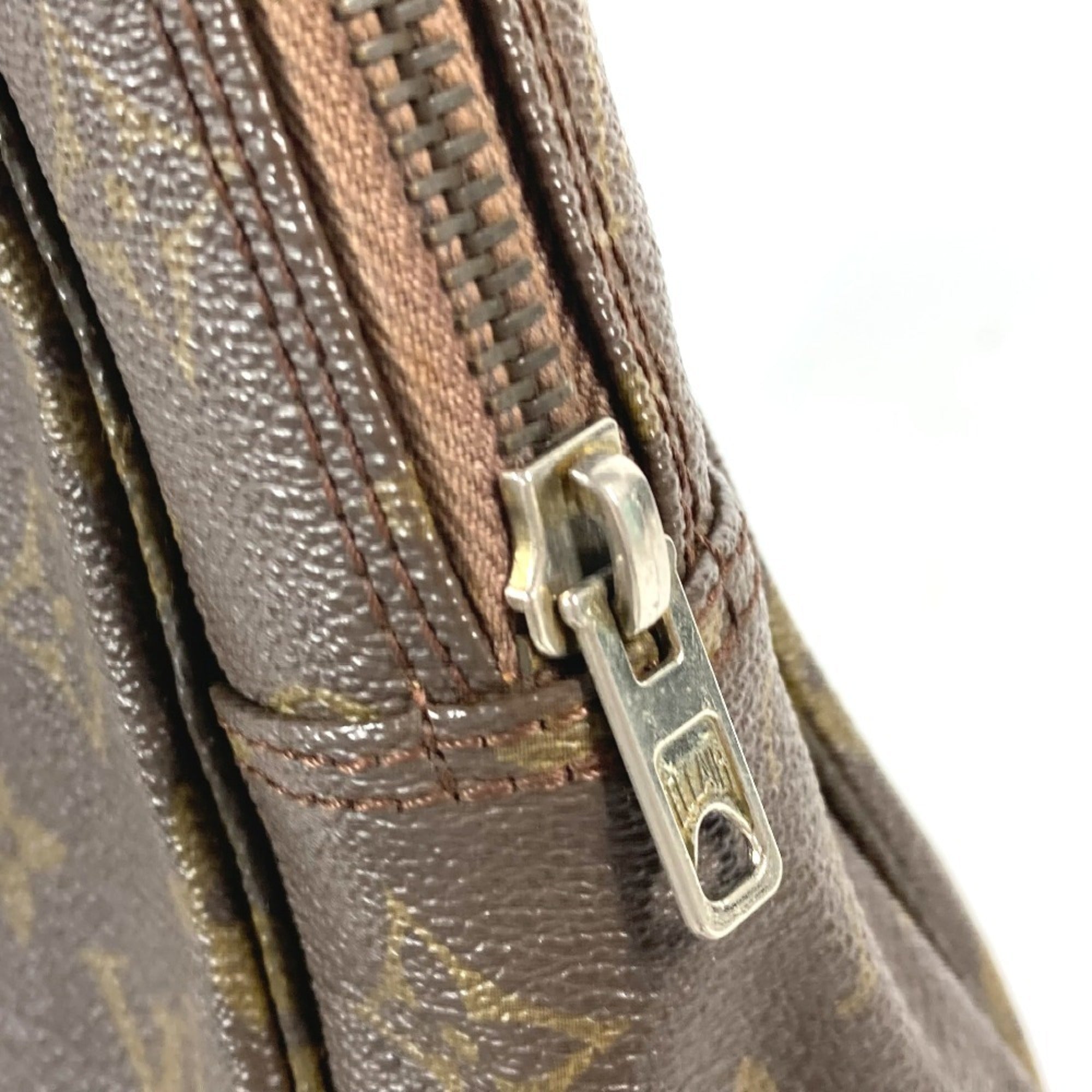 Louis Vuitton Brown Monogram Monogram Pouch (Pre-Owned)