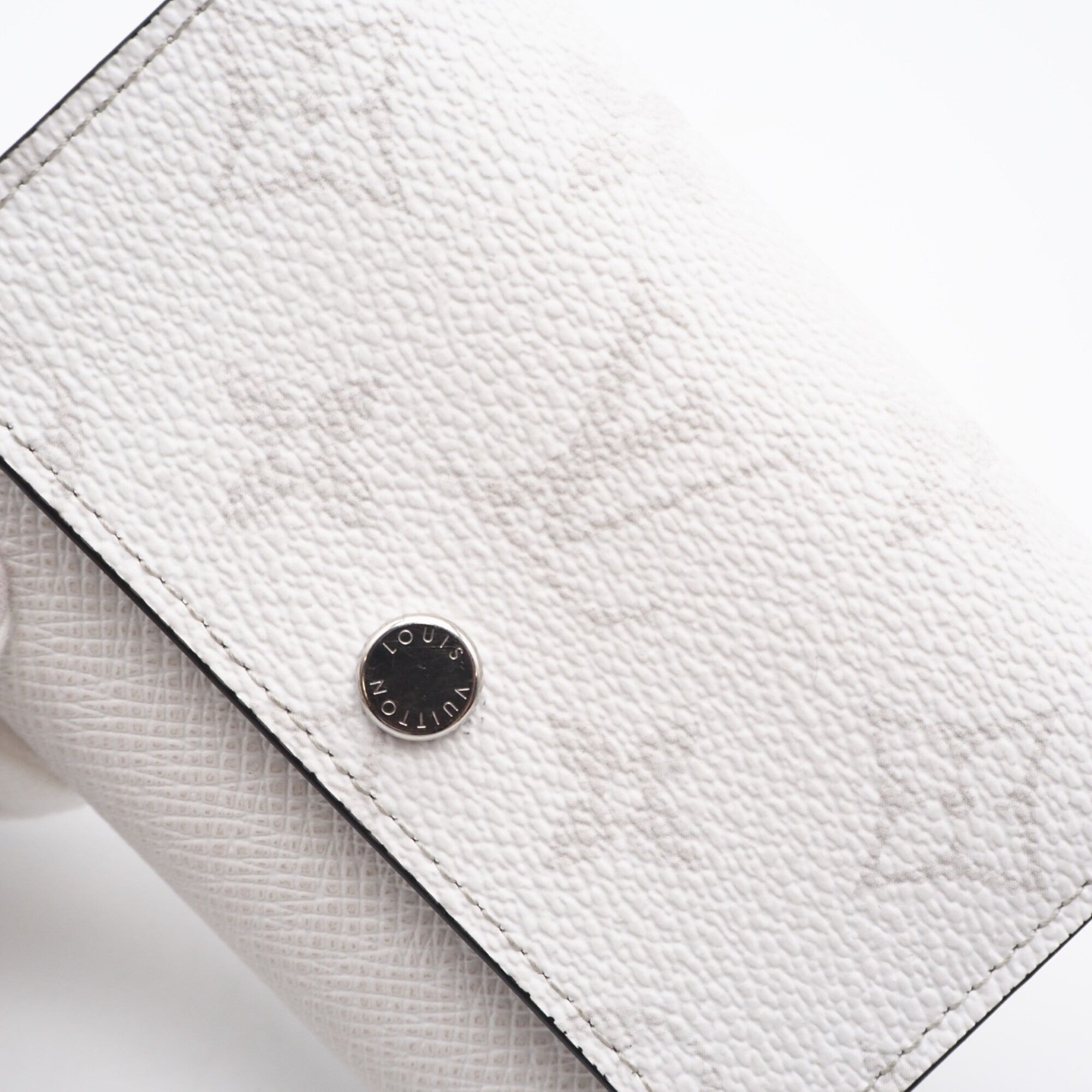 Louis Vuitton Taigarama Gray White Coated Canvas Leather Wallet (Tri-Fold) (Pre-Owned)