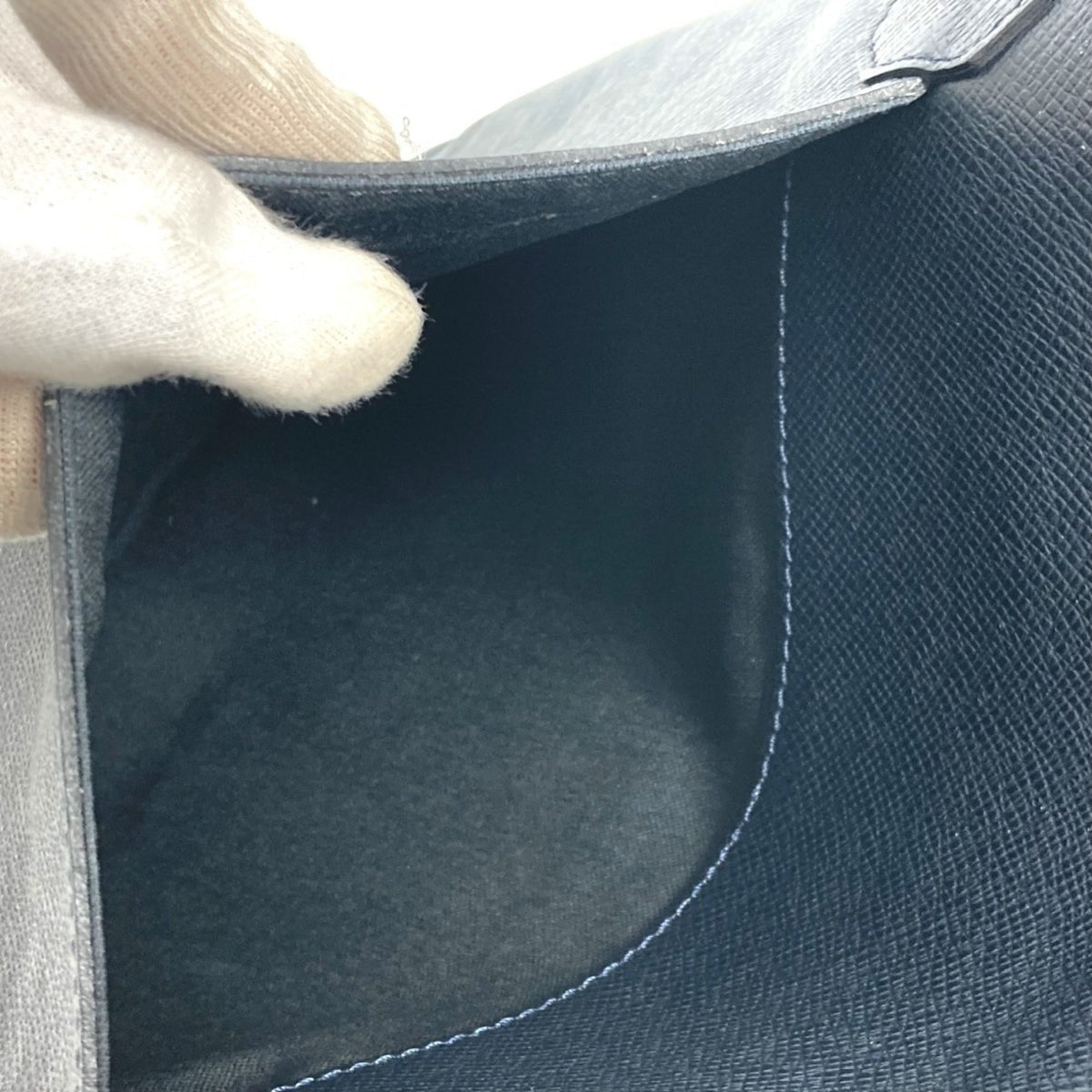 Louis Vuitton Boreal Navy Taiga Leather Shoulder Bag (Pre-Owned)