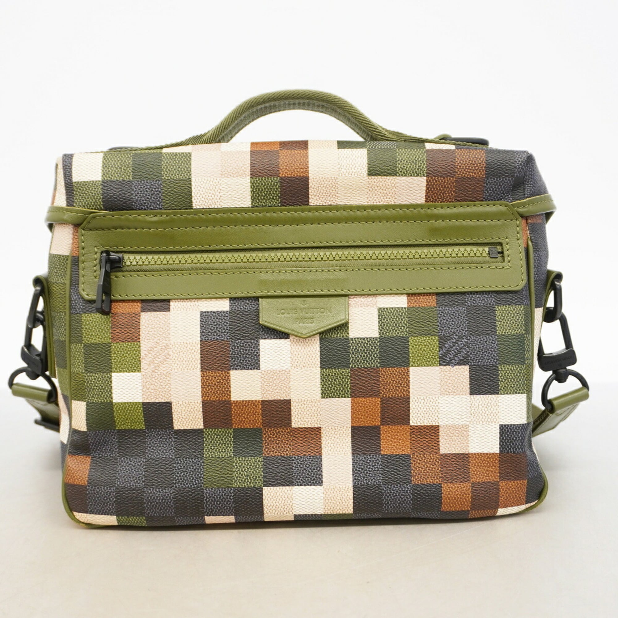 Louis Vuitton Green Shoulder Bag (Pre-Owned)
