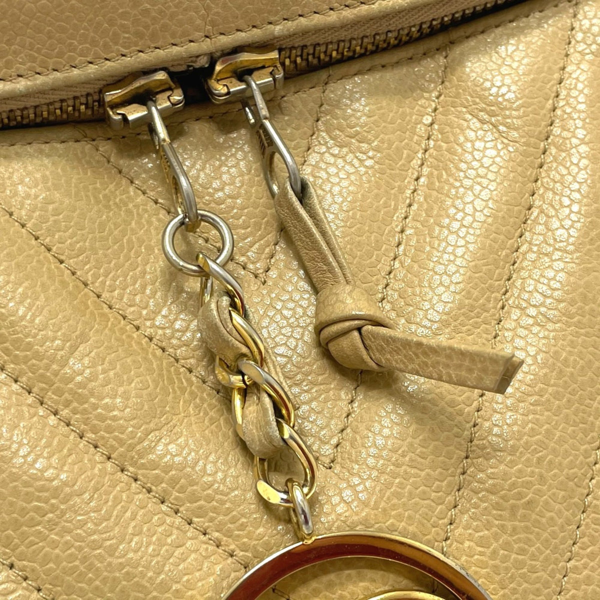 Chanel Beige Leather Shoulder Bag (Pre-Owned)