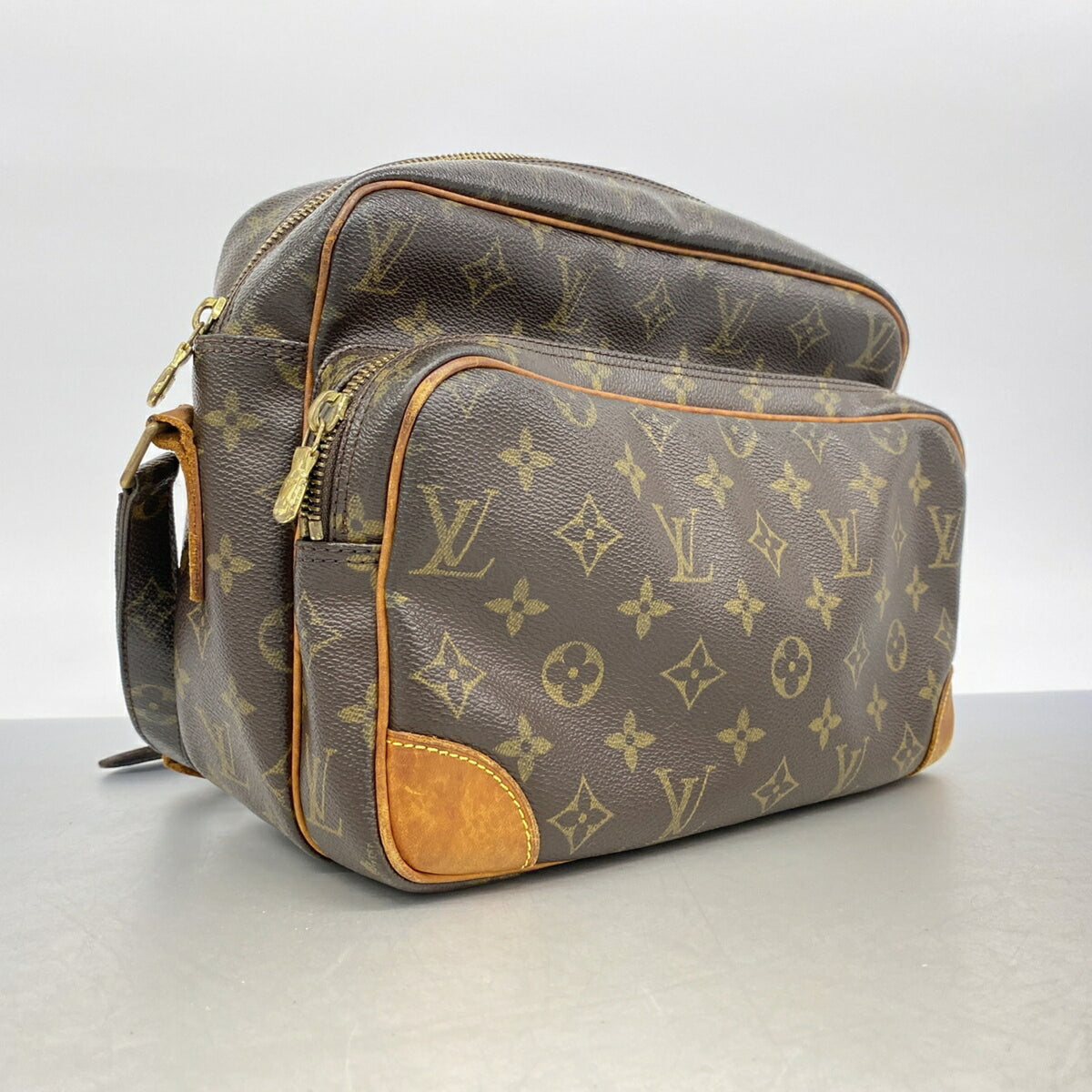 Louis Vuitton Brown Shoulder Bag (Pre-Owned)