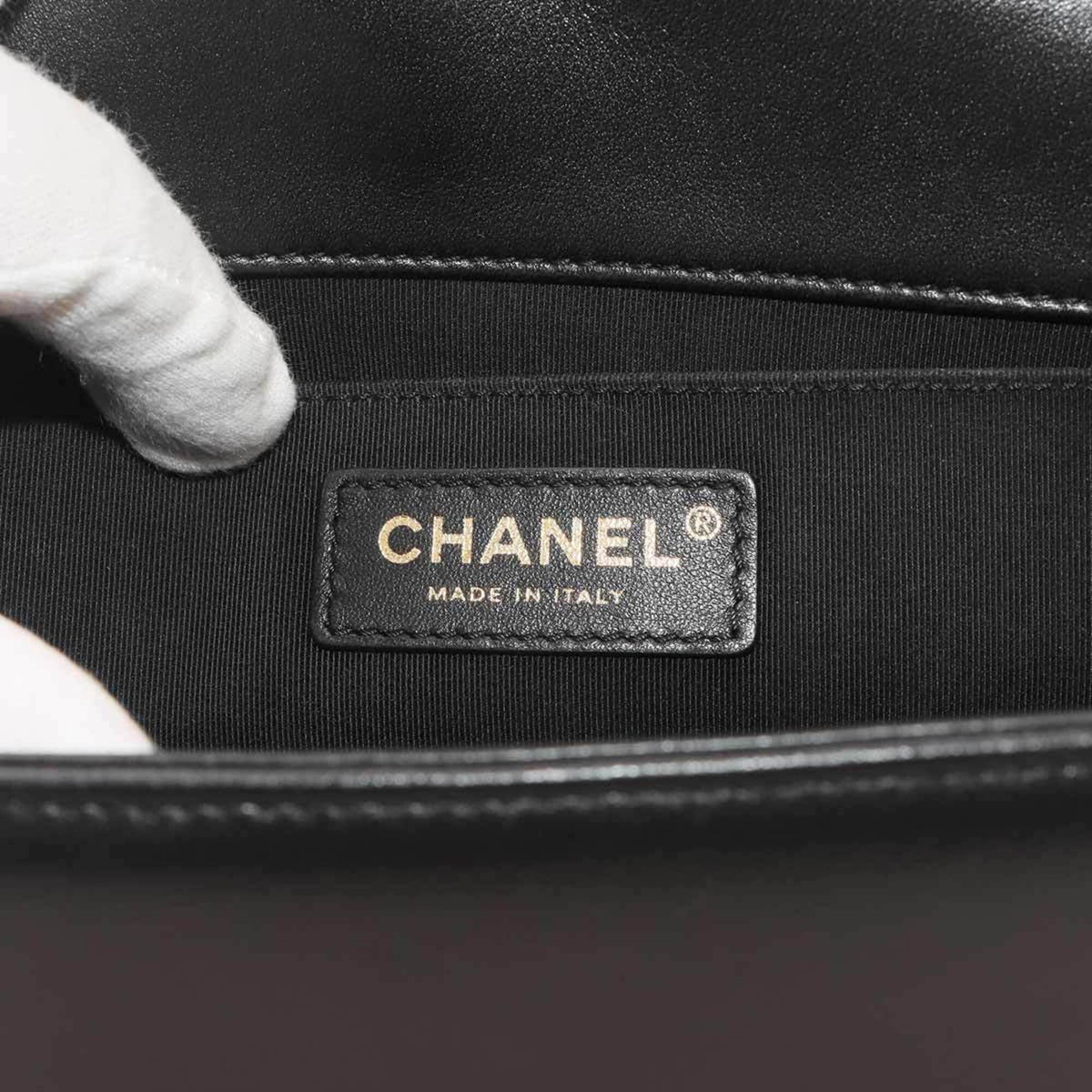Chanel Boy Chanel Black Leather Handbag Shoulder Bag (Pre-Owned)