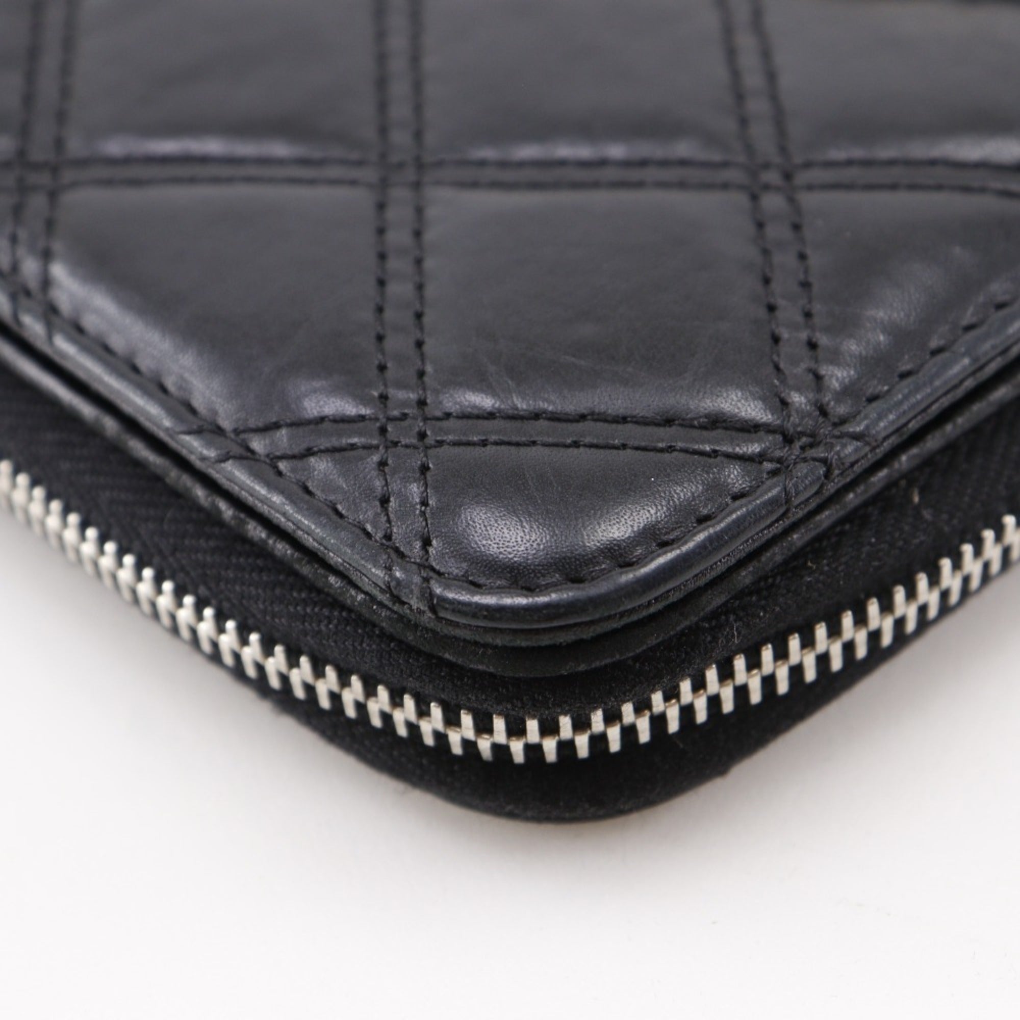 Chanel Matelasse Black Leather Long Wallet (Bi-Fold) (Pre-Owned)