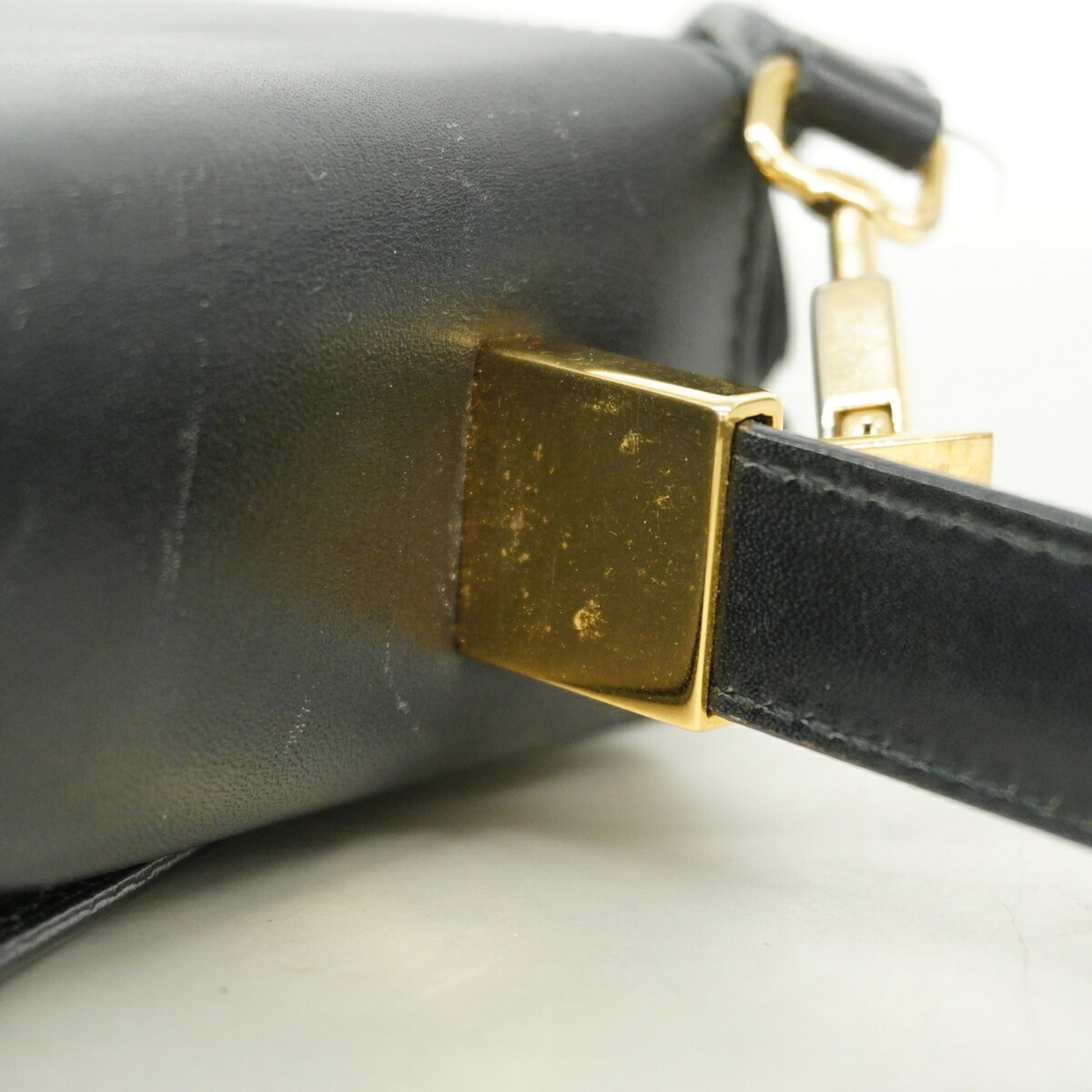 Salvatore Ferragamo Black Leather Handbag (Pre-Owned)