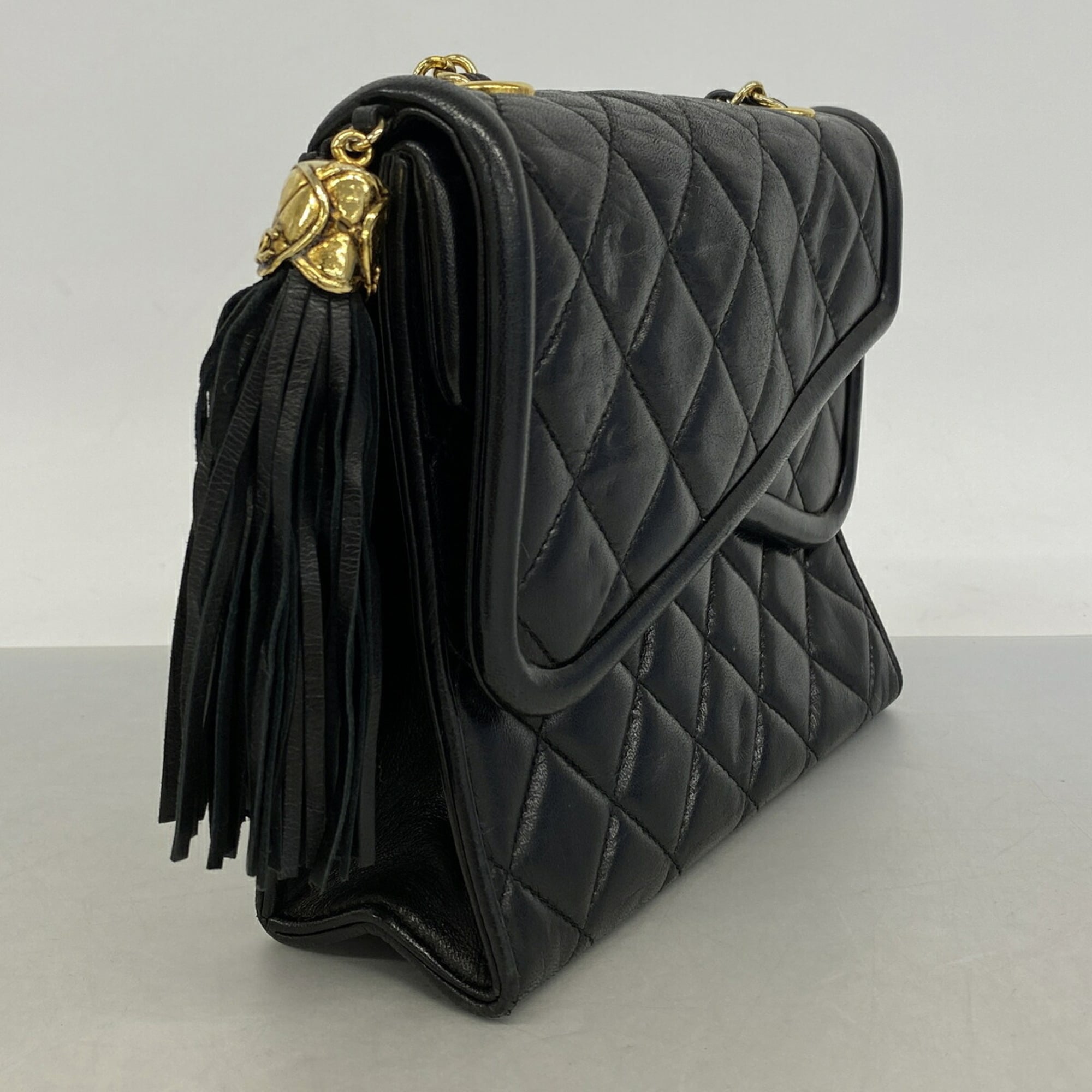 Chanel Black Leather Shoulder Bag (Pre-Owned)