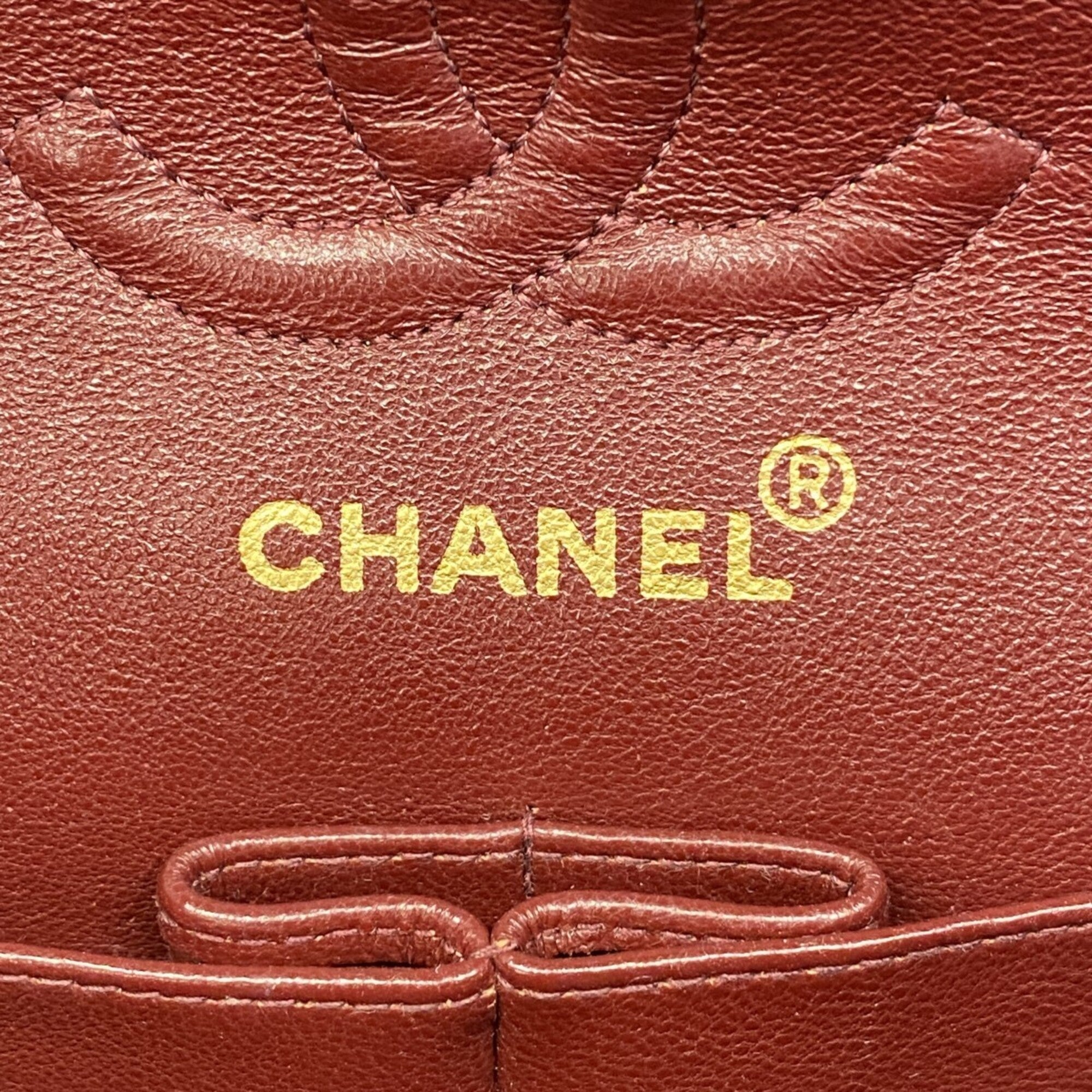 Chanel Black Leather Shoulder Bag (Pre-Owned)