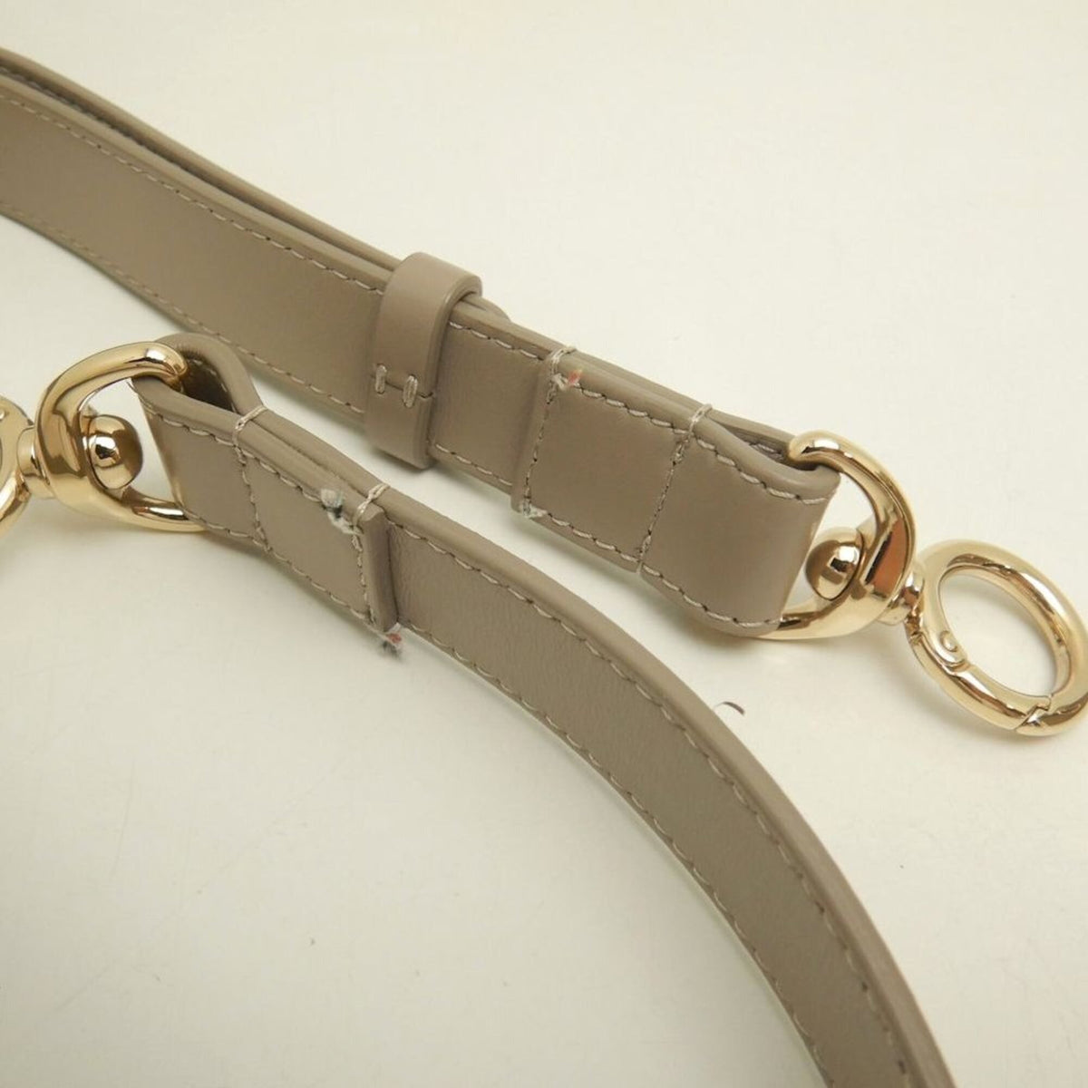 Chloé Grayish Leather Handbag (Pre-Owned)